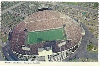 NFL History Lesson: The 10 Largest Stadiums of the Past | Bleacher ...