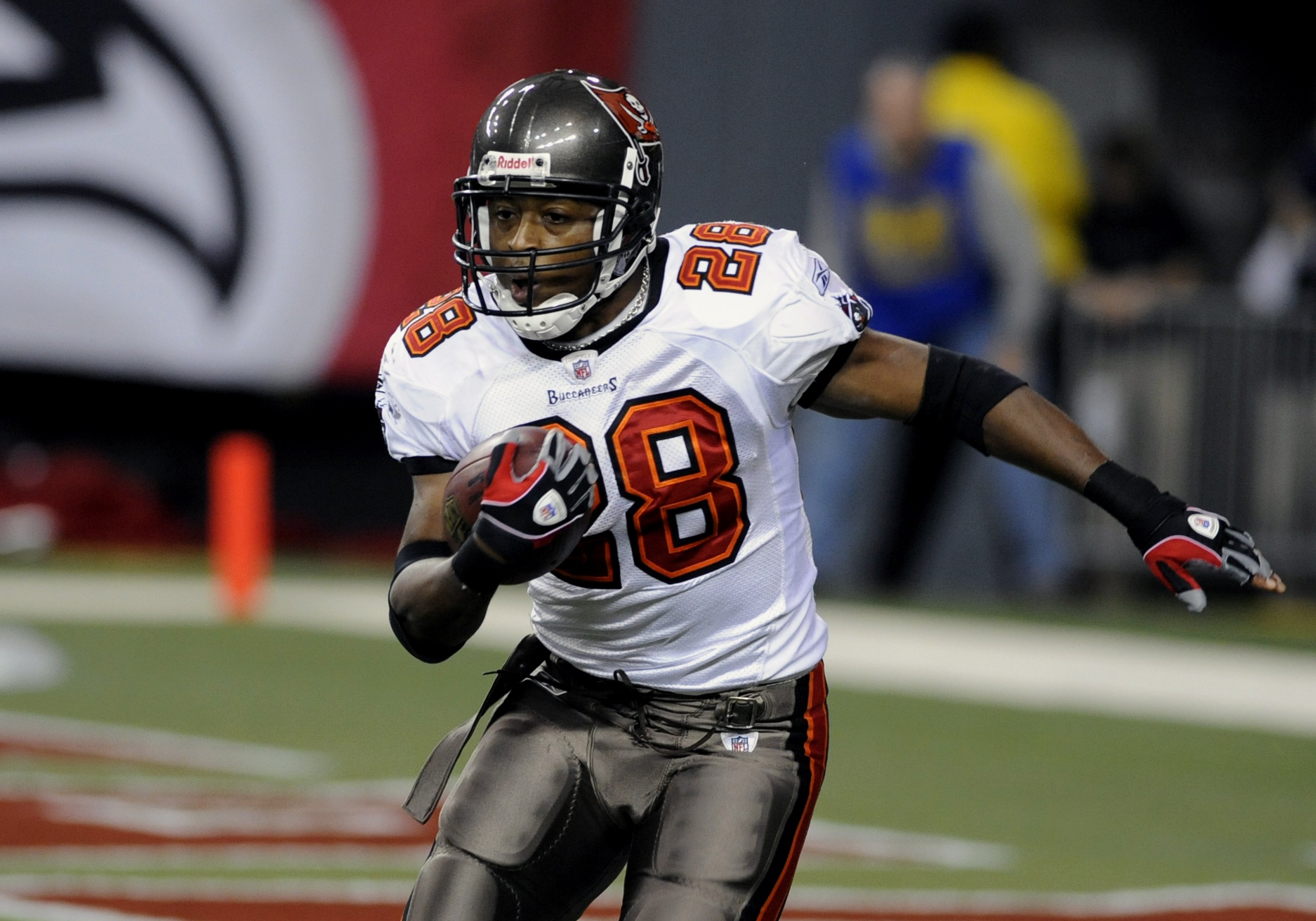 ATLANTA - DECEMBER 14: Running back Warrick Dunn #28 of the Tampa Bay Buccaneers rushes upfield against the Atlanta Falcons at the Georgia Dome on December 14, 2008 in Atlanta, Georgia.  (Photo by Al Messerschmidt/Getty Images)