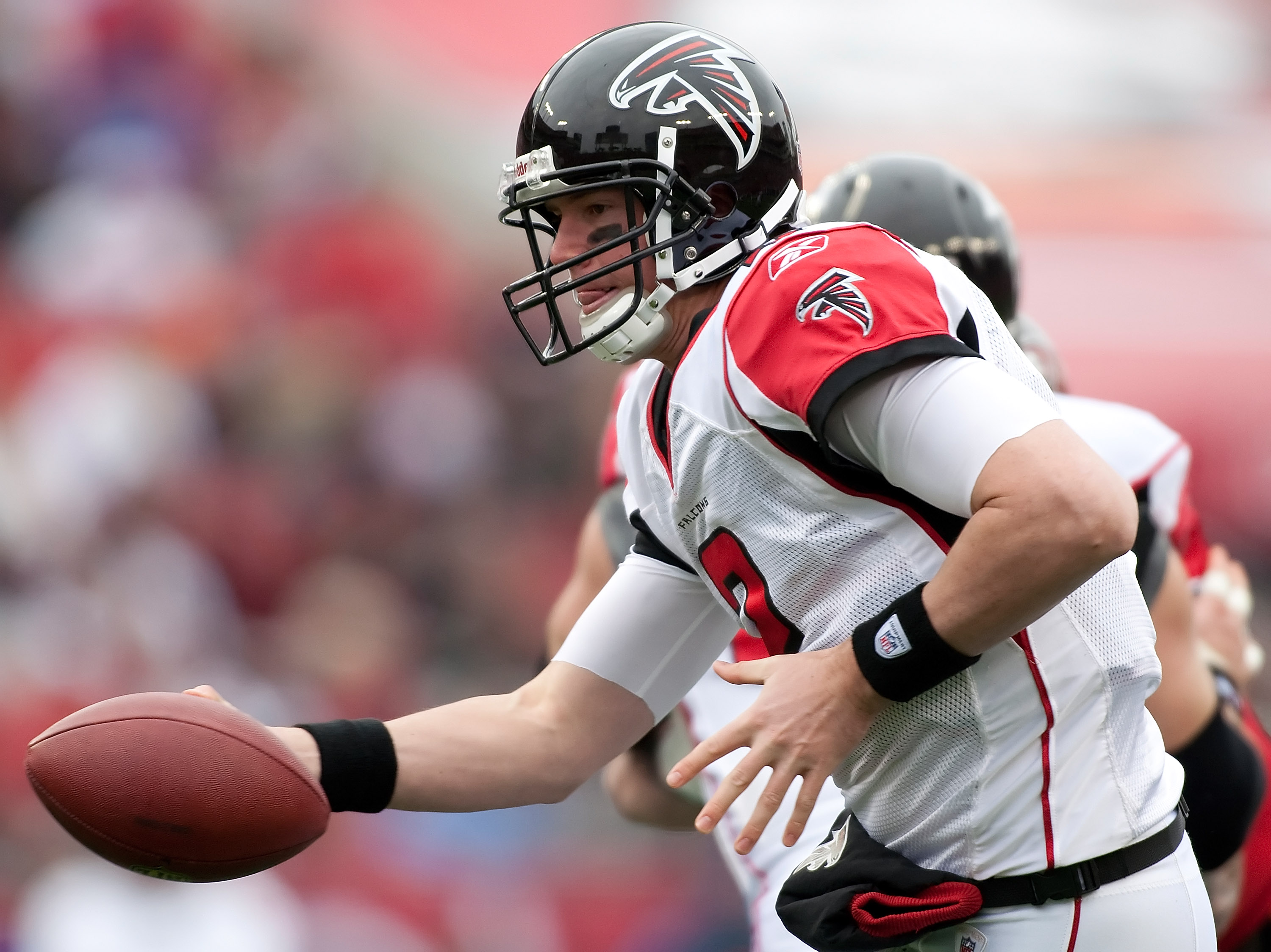 TAMPA, FL - JANUARY 03:  Quarterback Matt Ryan #2 of the Atlanta Falcons hands the ball off against the Tampa Bay Buccaneers during the game at Raymond James Stadium on January 3, 2010 in Tampa, Florida.  (Photo by J. Meric/Getty Images)