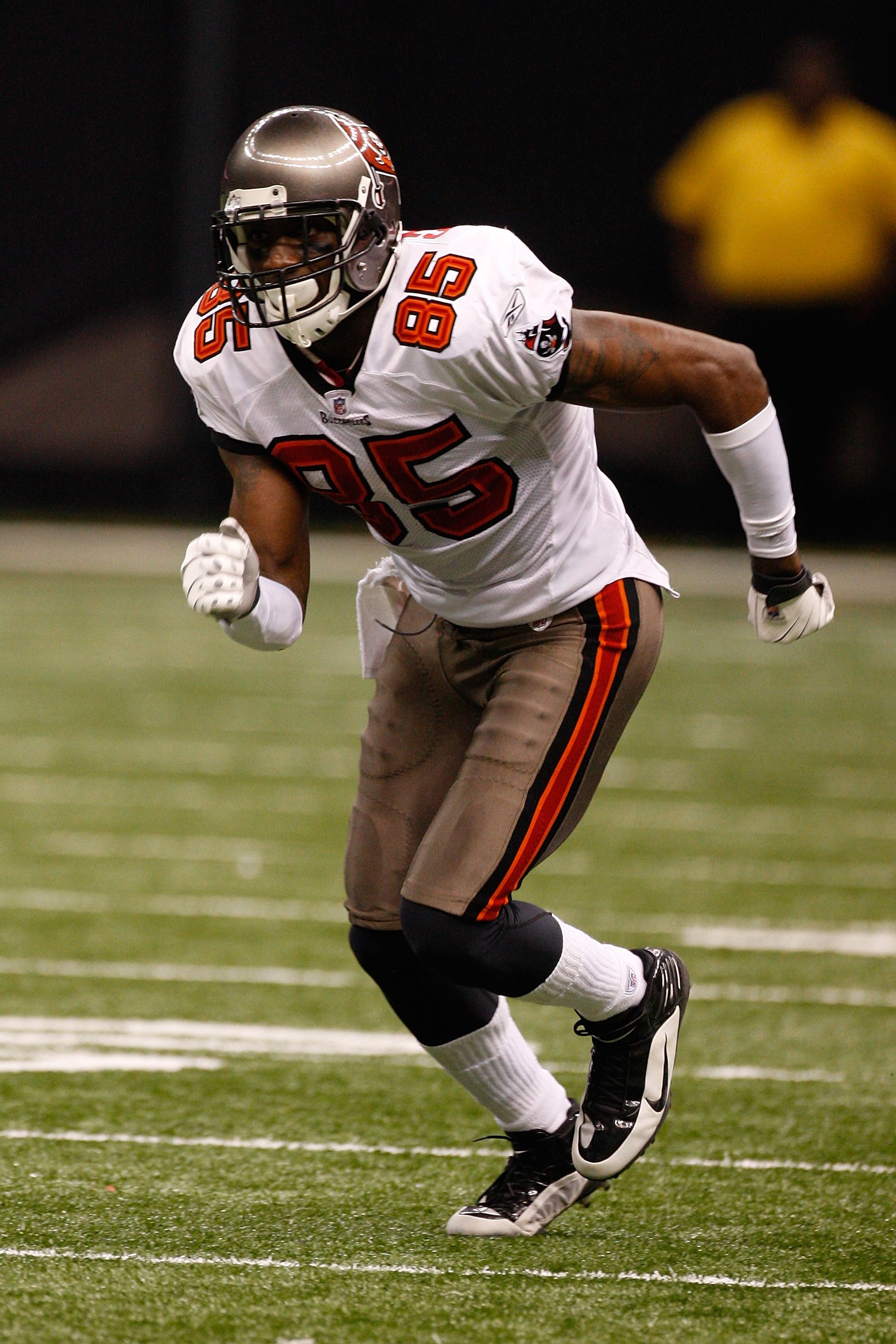 NEW ORLEANS - DECEMBER 27:  Maurice Stovall #85 of the Tampa Bay Buccaneers runs during the game against the New Orleans Saints at the Louisiana Superdome on December 27, 2009 in New Orleans, Louisiana.  (Photo by Chris Graythen/Getty Images)