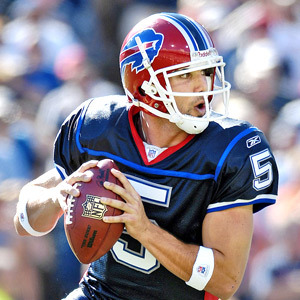 30 July 2009: Wide Reciever Terrell Owens of the Buffalo Bills unveils the  new throwback uniforms after the Bills Thursday night practice at St. John  Fisher College in Pittsford, New York. (Icon Sportswire via AP Images Stock  Photo - Alamy