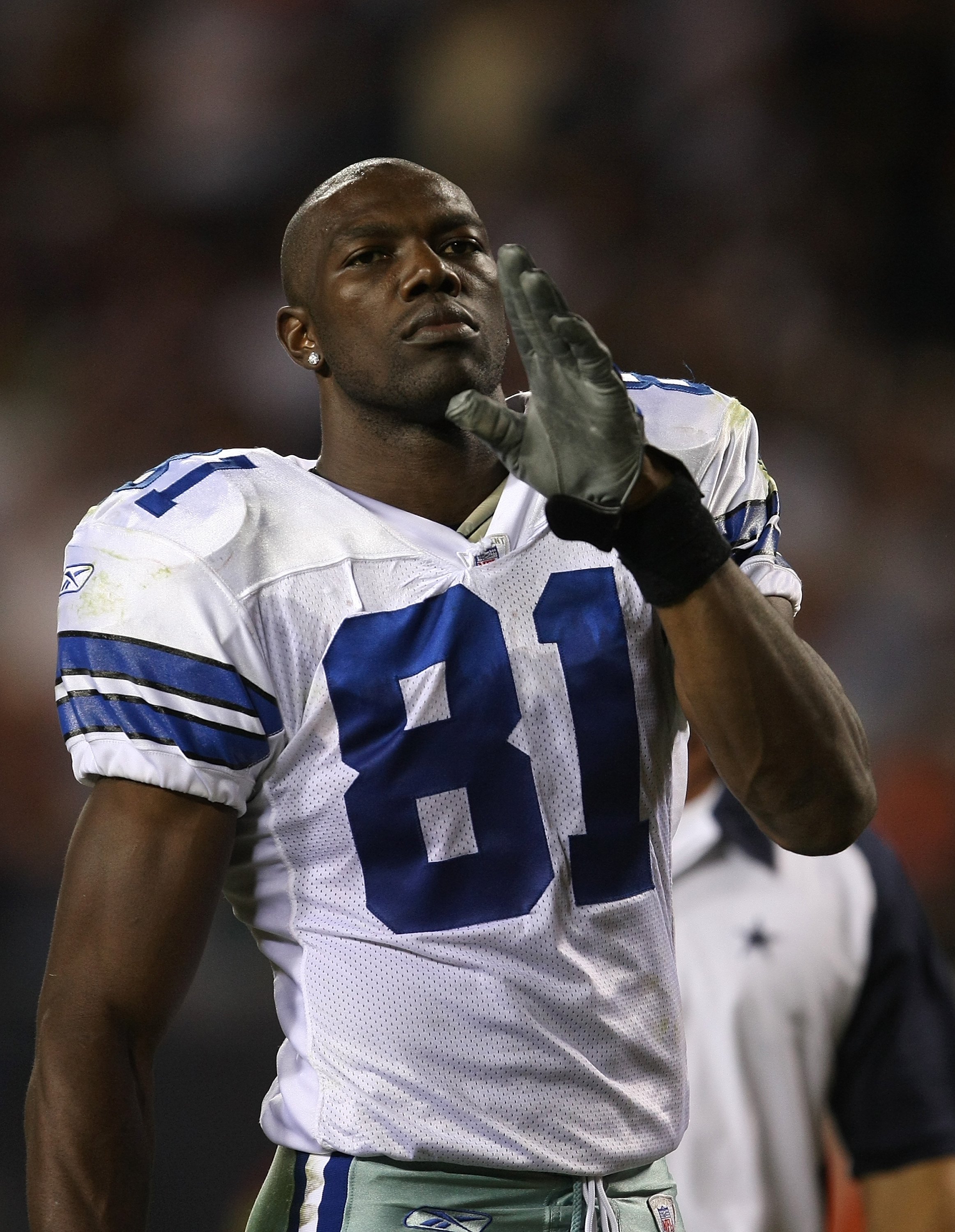 Terrell Owens to Bengals: You might want to re-sign Chad Johnson