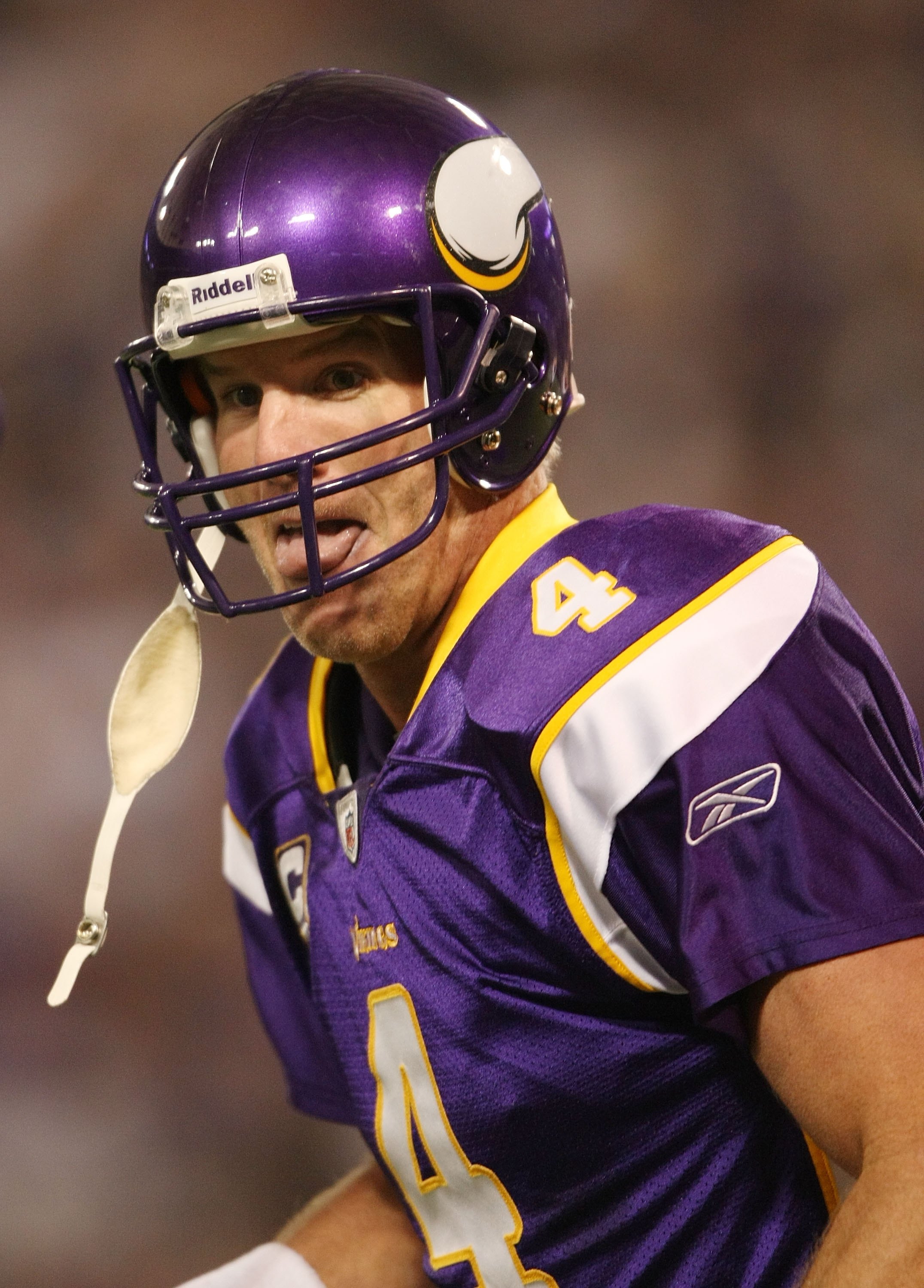 Brett Favre, Detroit Lions dismiss talk of his age factoring into Vikings'  0-2 start 