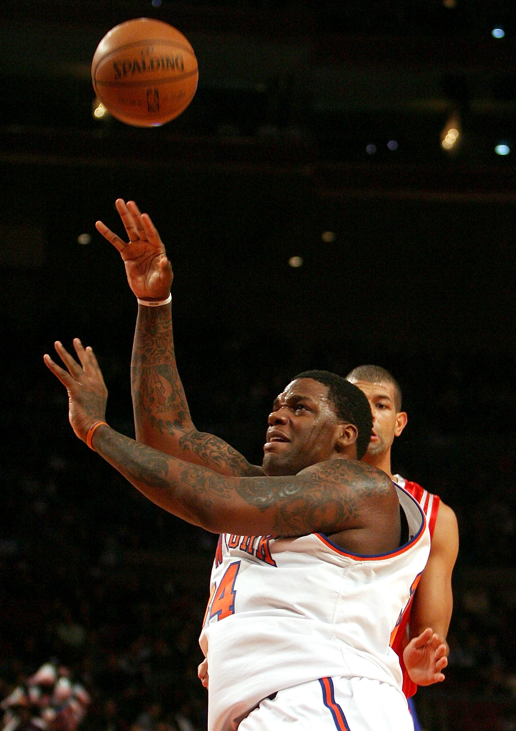NEW YORK - JANUARY 09: Eddie Curry #34 of the New York Knicks shoots the ball as he falls to the ground against the Houston Rockets on January 9, 2008 at Madison Square Garden in New York City. NOTE TO USER: User expressly acknowledges and agrees that, by