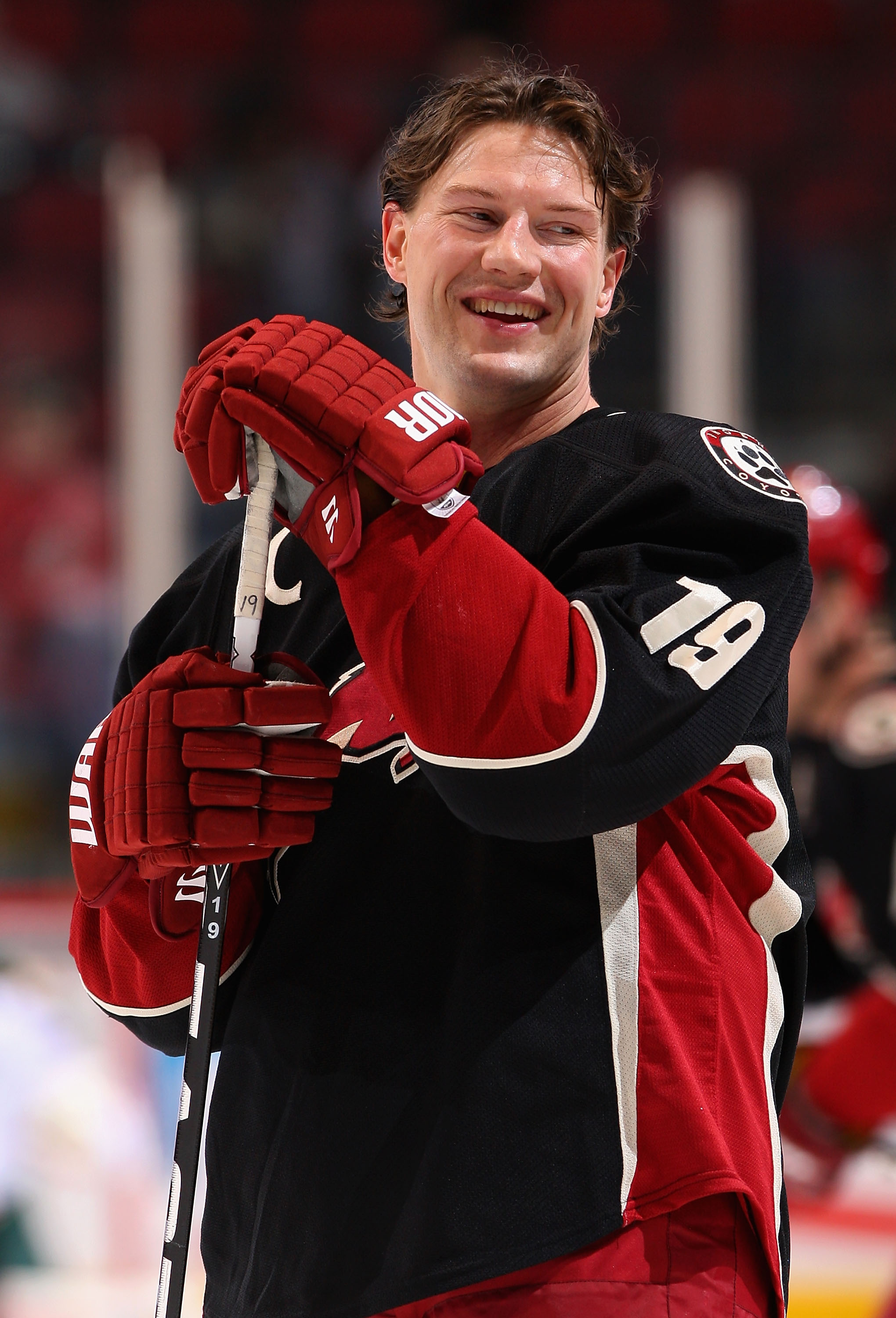 Phoenix Coyotes captain Shane Doan wears a green jersey in honor