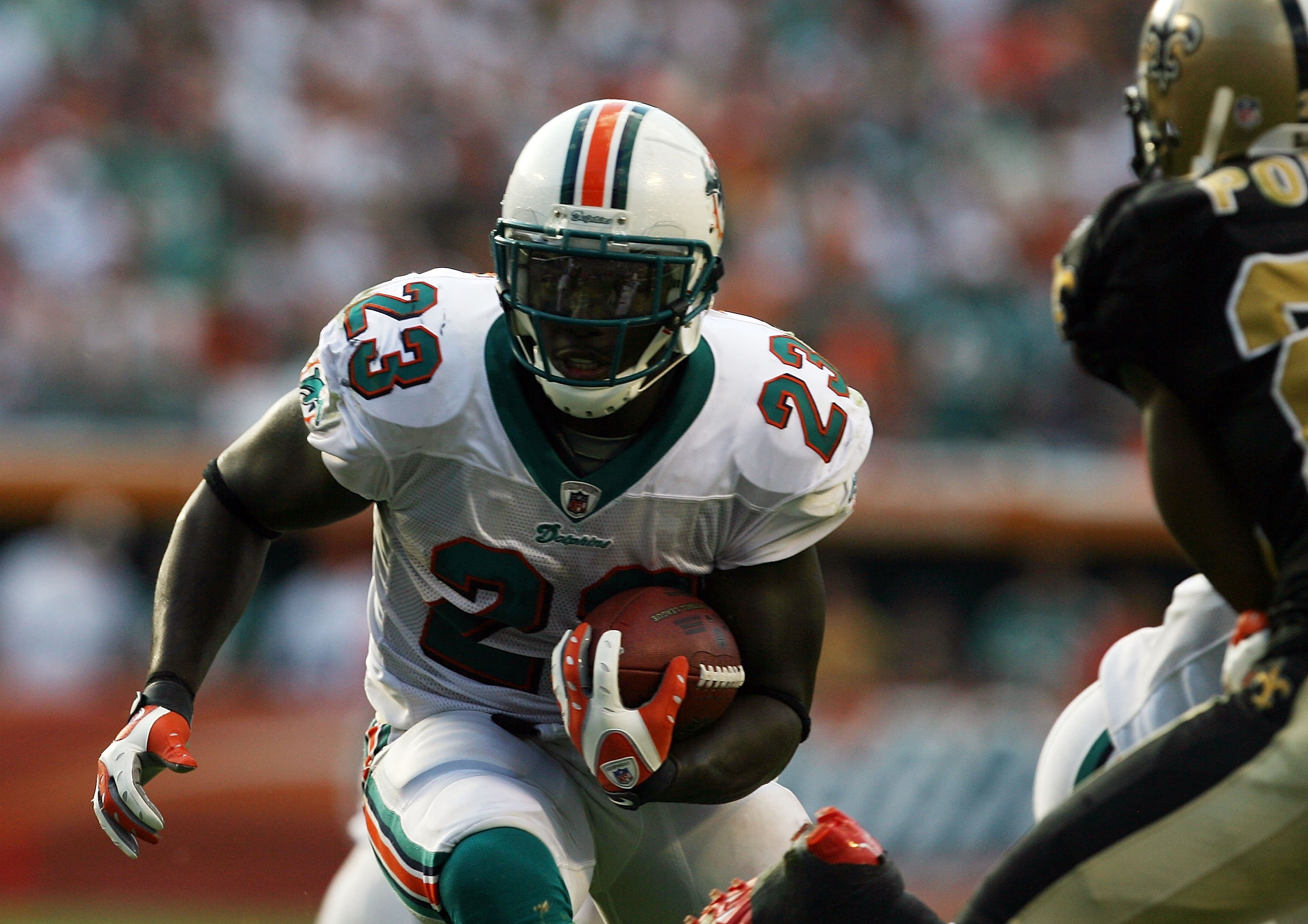 Dolphins Ronnie Brown out with knee injury