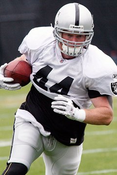 Raiders tight ends thriving as the 'lifeblood' of Oakland's offense