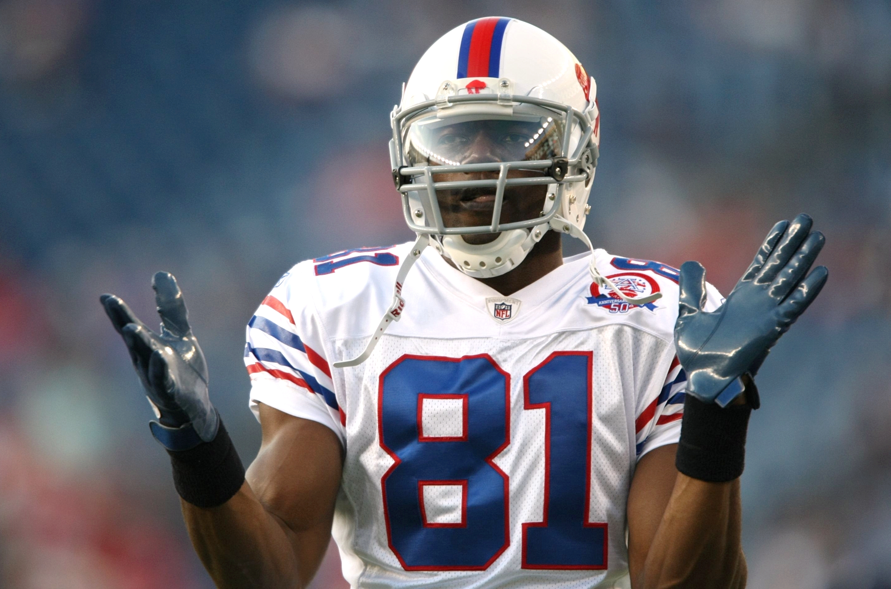 FOXBORO, MA - SEPTEMBER 14:  Terrell Owens #81 of the Buffalo Bills warms up before the game against the New England Patriots on September 14, 2009 at Gillette Stadium in Foxboro, Massachusetts. (Photo by Elsa/Getty Images)