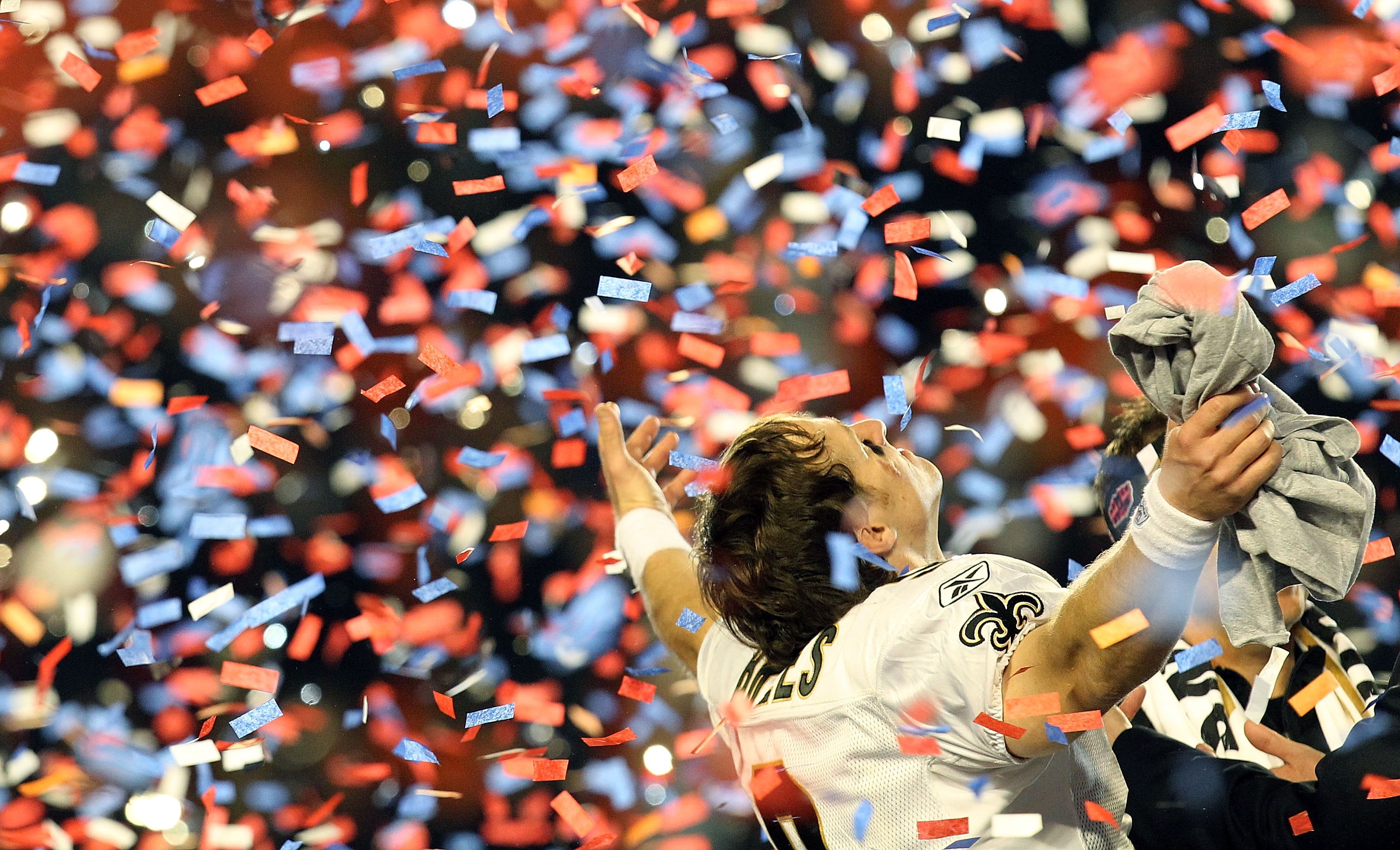 New Orleans Saints win Super Bowl XLIV, 31-17 over Indianapolis