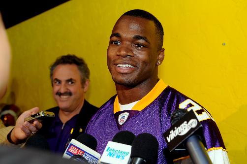 Minnesota Vikings' RB Adrian Peterson gets 109 mph speeding ticket 