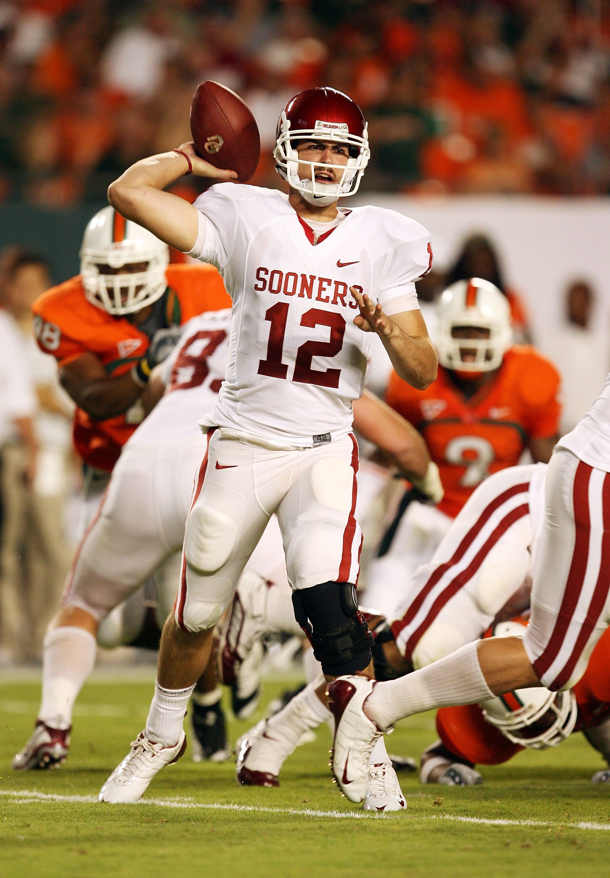 10-Step Drop: Why Oklahoma's Landry Jones Will be Successful in 2010 ...