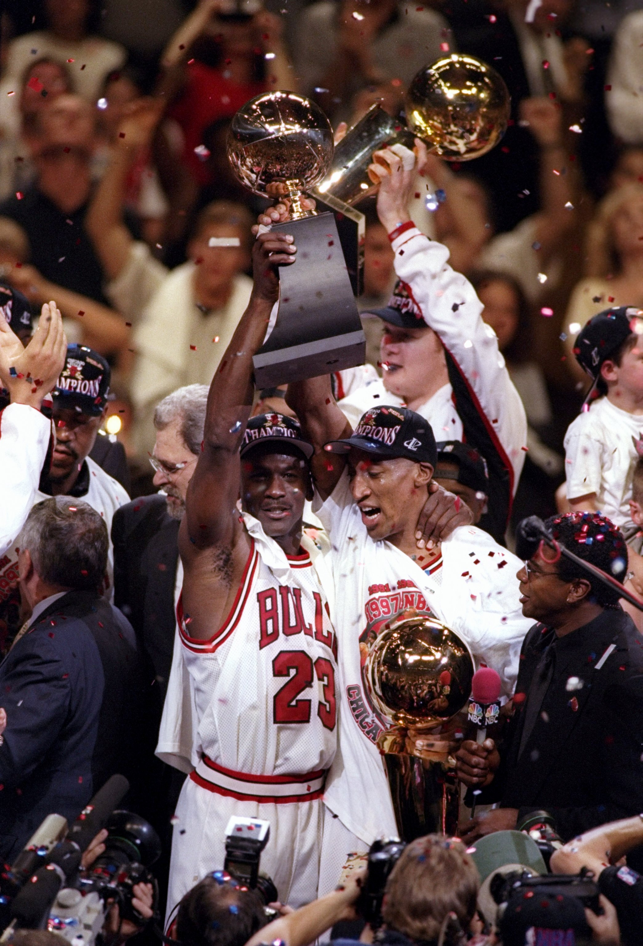 Michael Jordan / Scottie Pippen 1996-97 Hoops Head to Head #HH2