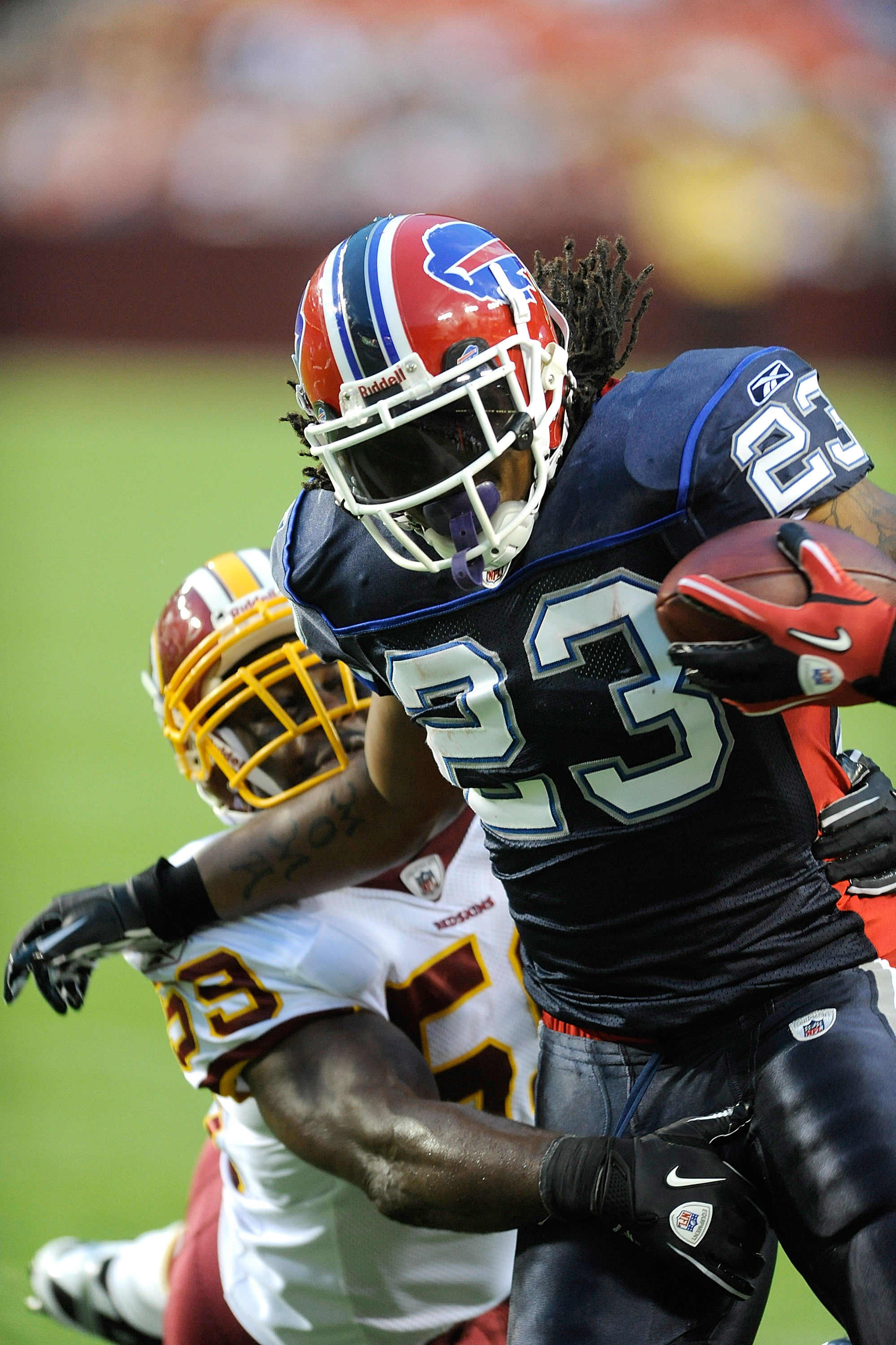 01 November 2009: Buffalo Bills running back Marshawn Lynch (23) fights for  extra yards during a