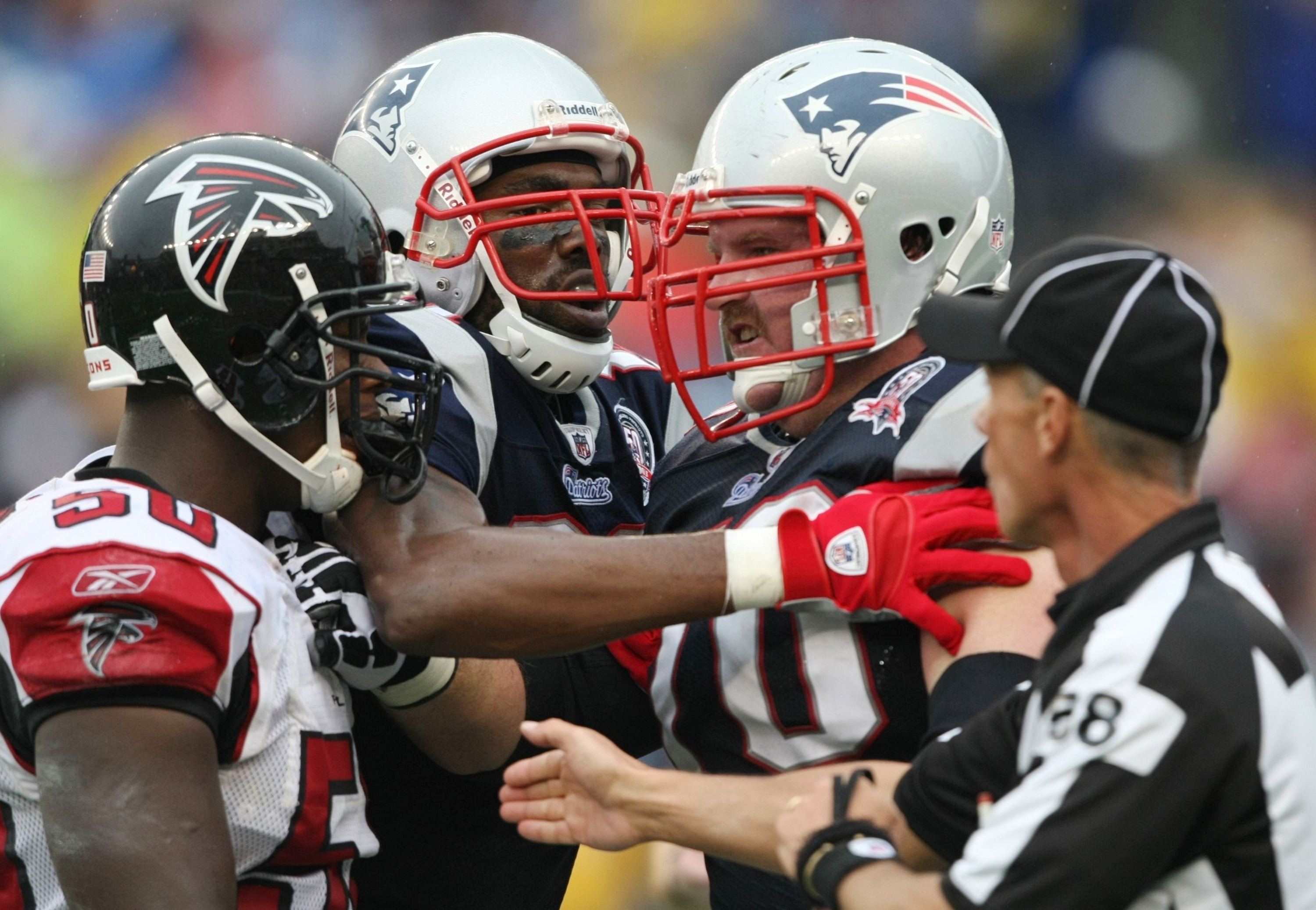 FOXBORO, MA - SEPTEMBER 27:  Randy Moss #81 of the New England Patriots breaks up a skirmish between teammate Logan Mankins #70 and Curtis Lofton #50 of the Atlanta Falcons in the third quarter of the game at Gillette Stadium on September 27, 2009 in Foxb