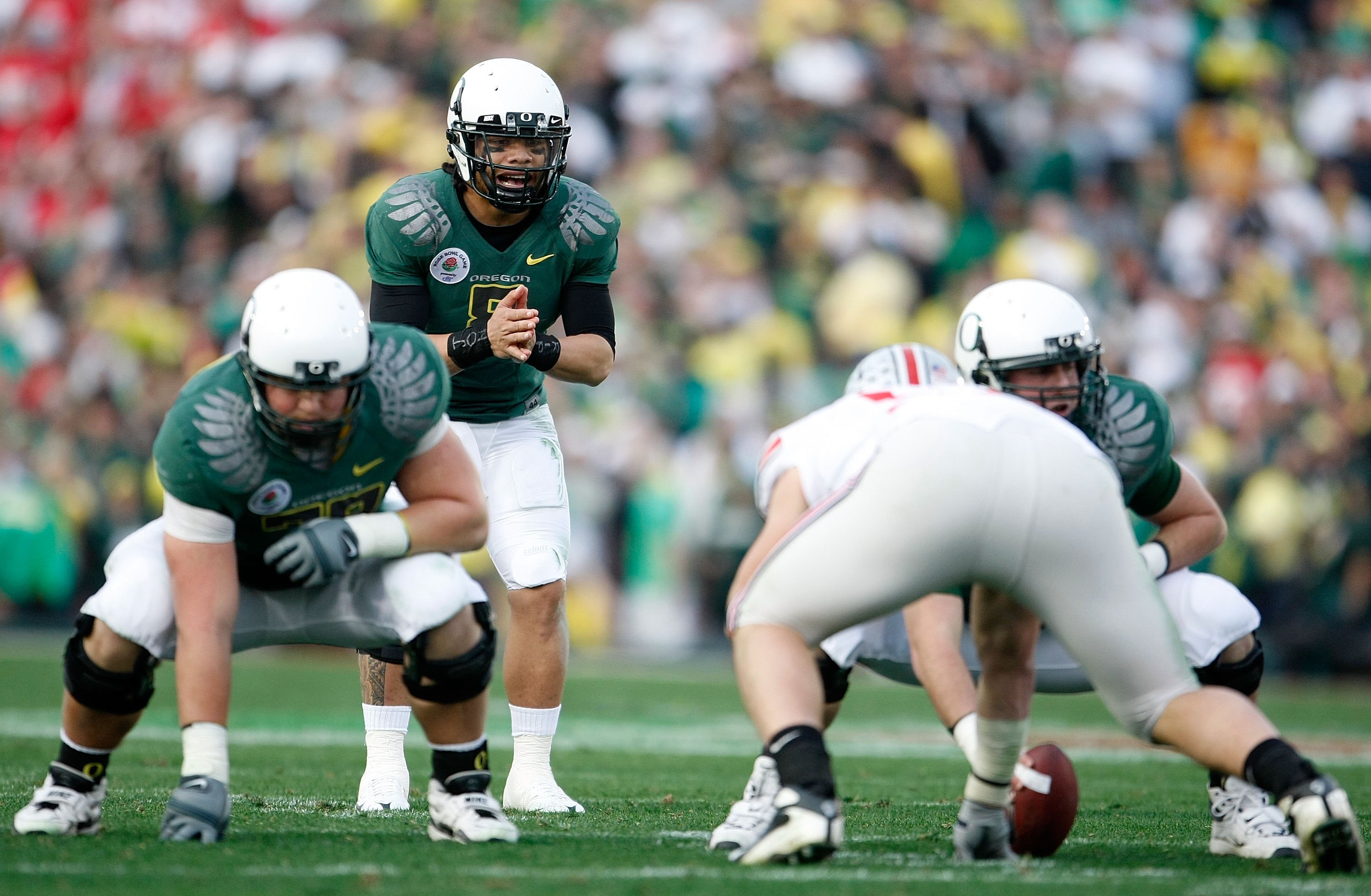 PASADENA, CA - JANUARY 01: Quarterback Jeremiah Masoli #8 of the Oregon Ducks calls the snap count against the Ohio State Buckeyes at the 96th Rose Bowl game on January 1, 2010 in Pasadena, California. (Photo by Jeff Gross/Getty Images)