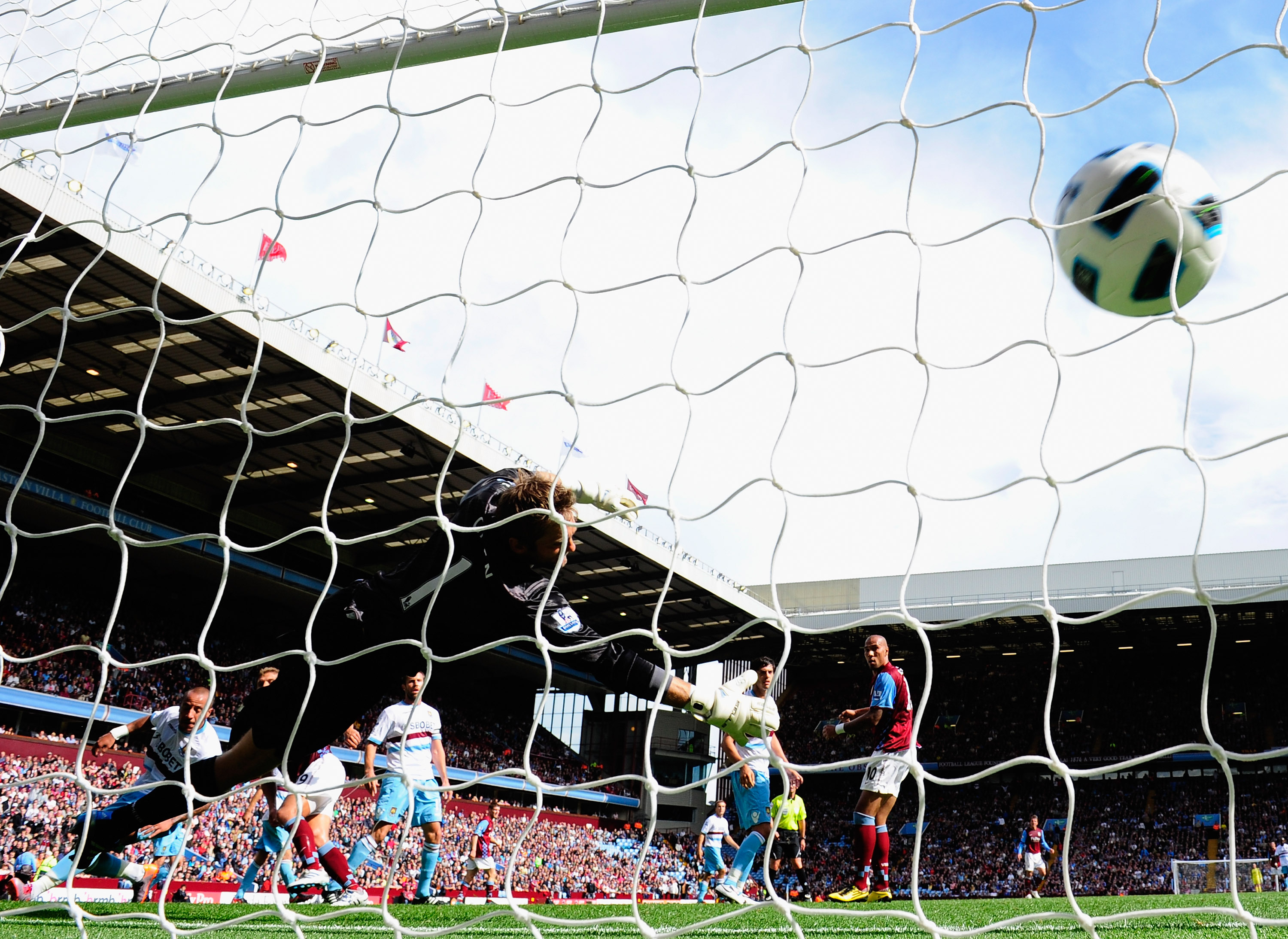 BIRMINGHAM, ENGLAND - AUGUST 14:  Robert Green of West Ham United fails to save the header of Stiliyan Petrov of Aston Villa during the Barclays Premier League match between Aston Villa and West Ham United at Villa Park on August 14, 2010 in Birmingham, E