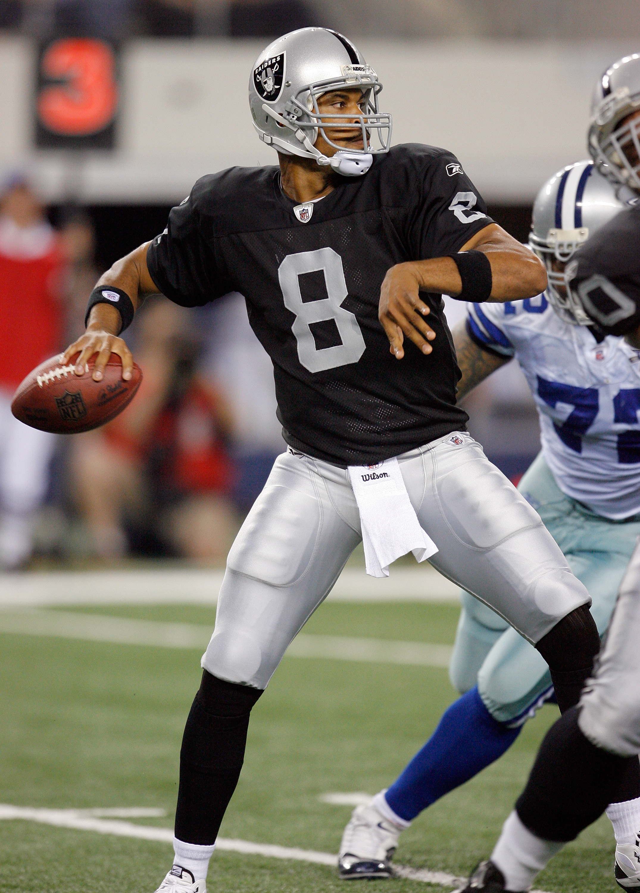 ARLINGTON, TX - AUGUST 12: Jason Campbell #8 of the Oakland Raiders looks to pass in the preseason game againsts the Dallas Cowboys at the Dallas Cowboys Stadium on August 12, 2010 in Arlington, Texas. (Photo by Tom Pennington/Getty Images)