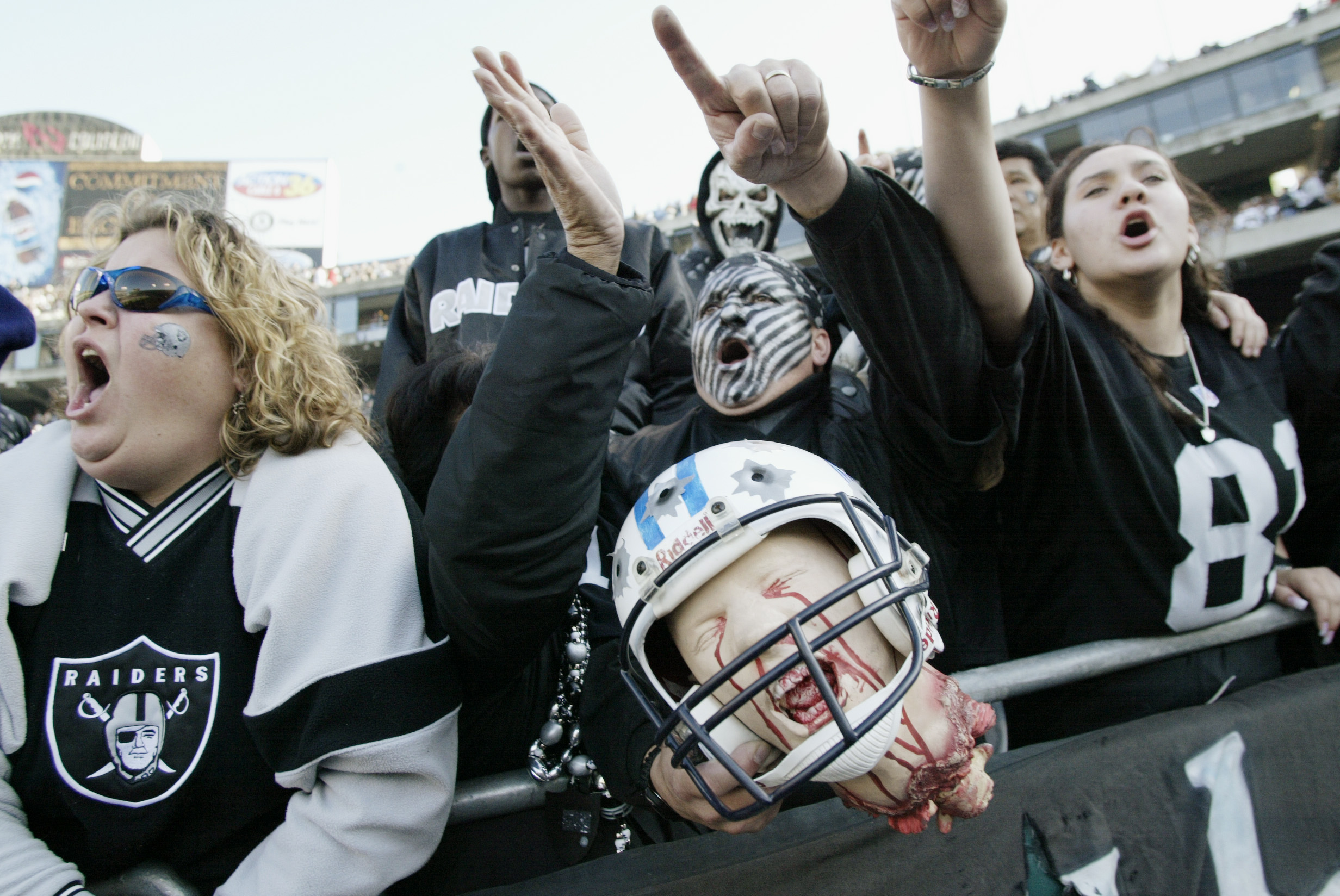 Oakland Raiders fans tailgate in rain at their team's likely last