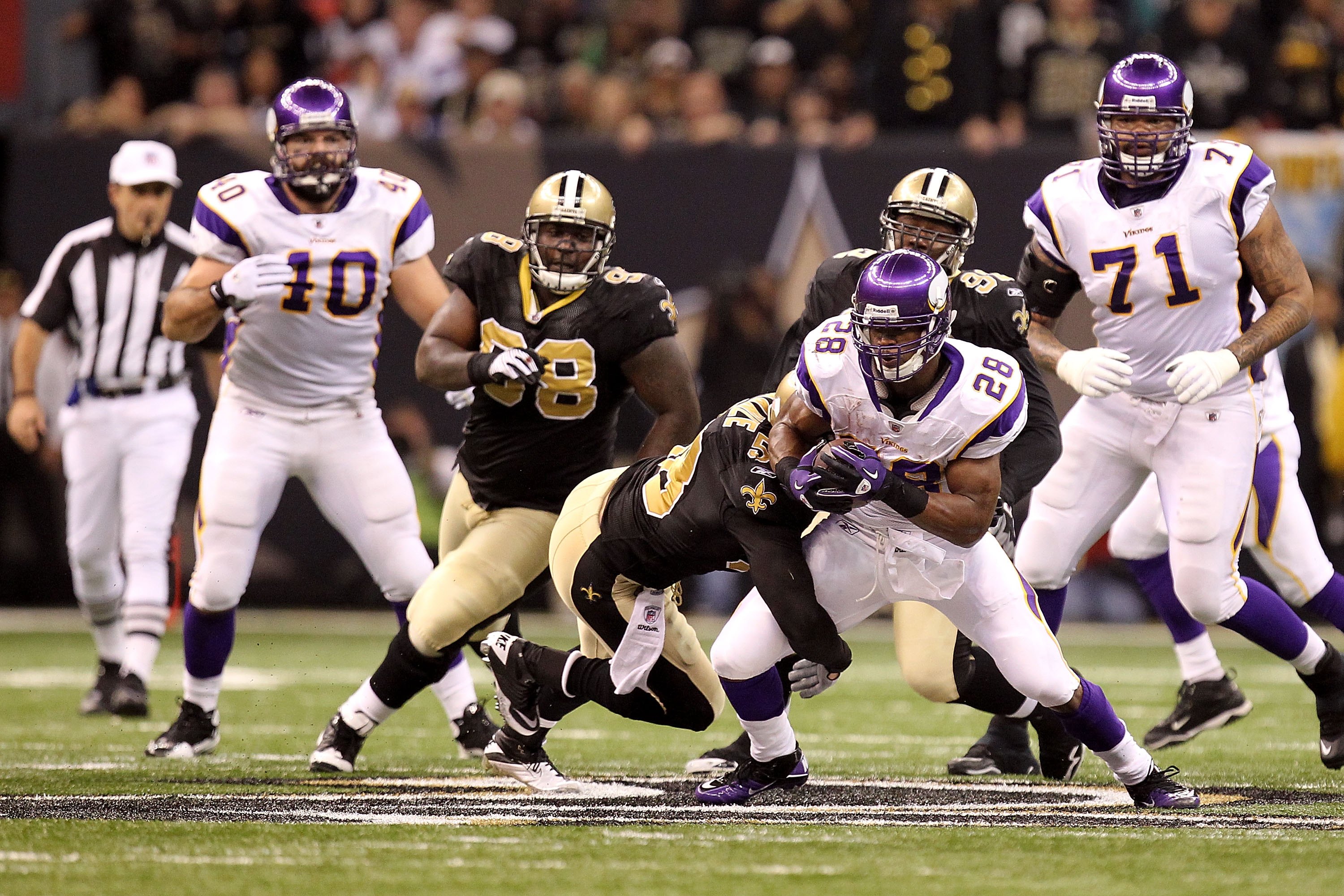 Mewelde Moore of the Pittsburgh Steelers avoids a tackle by Pat Lee News  Photo - Getty Images