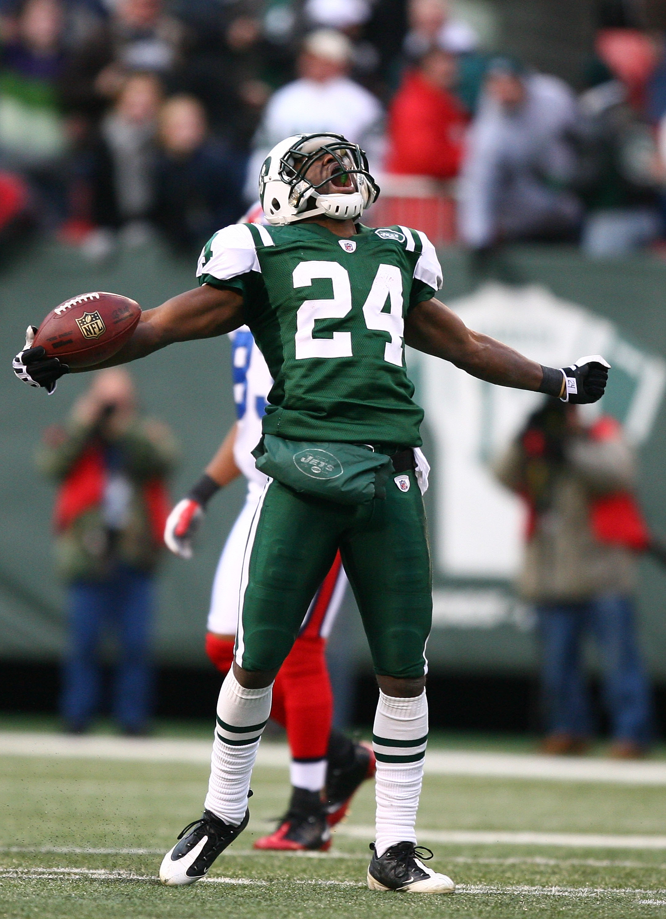 Jets name Darrelle Revis honorary captain for game vs. Dolphins