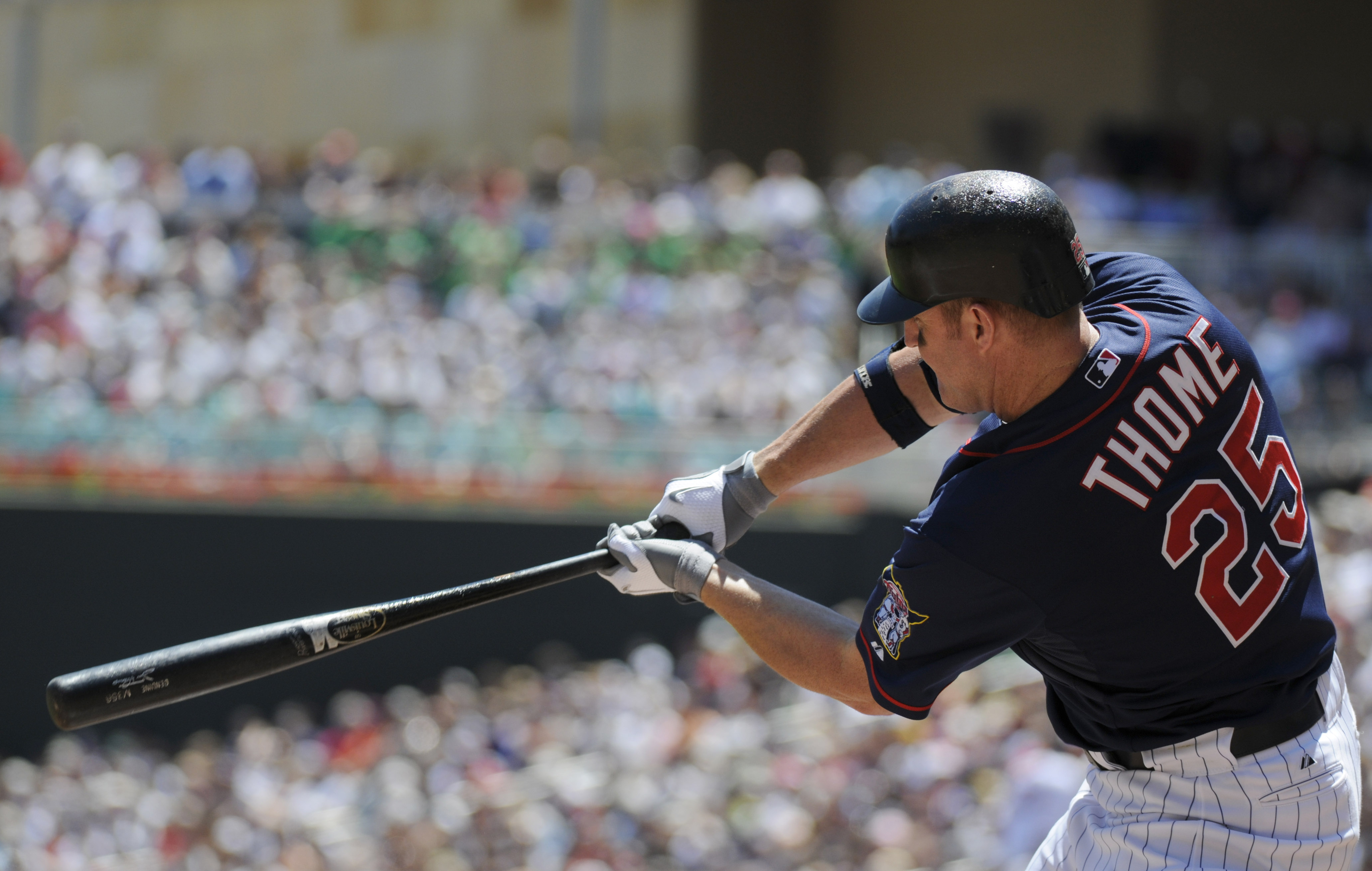 Philadelphia Phillies top Atlanta Braves on Raul Ibanez's 11th home run of  the season 