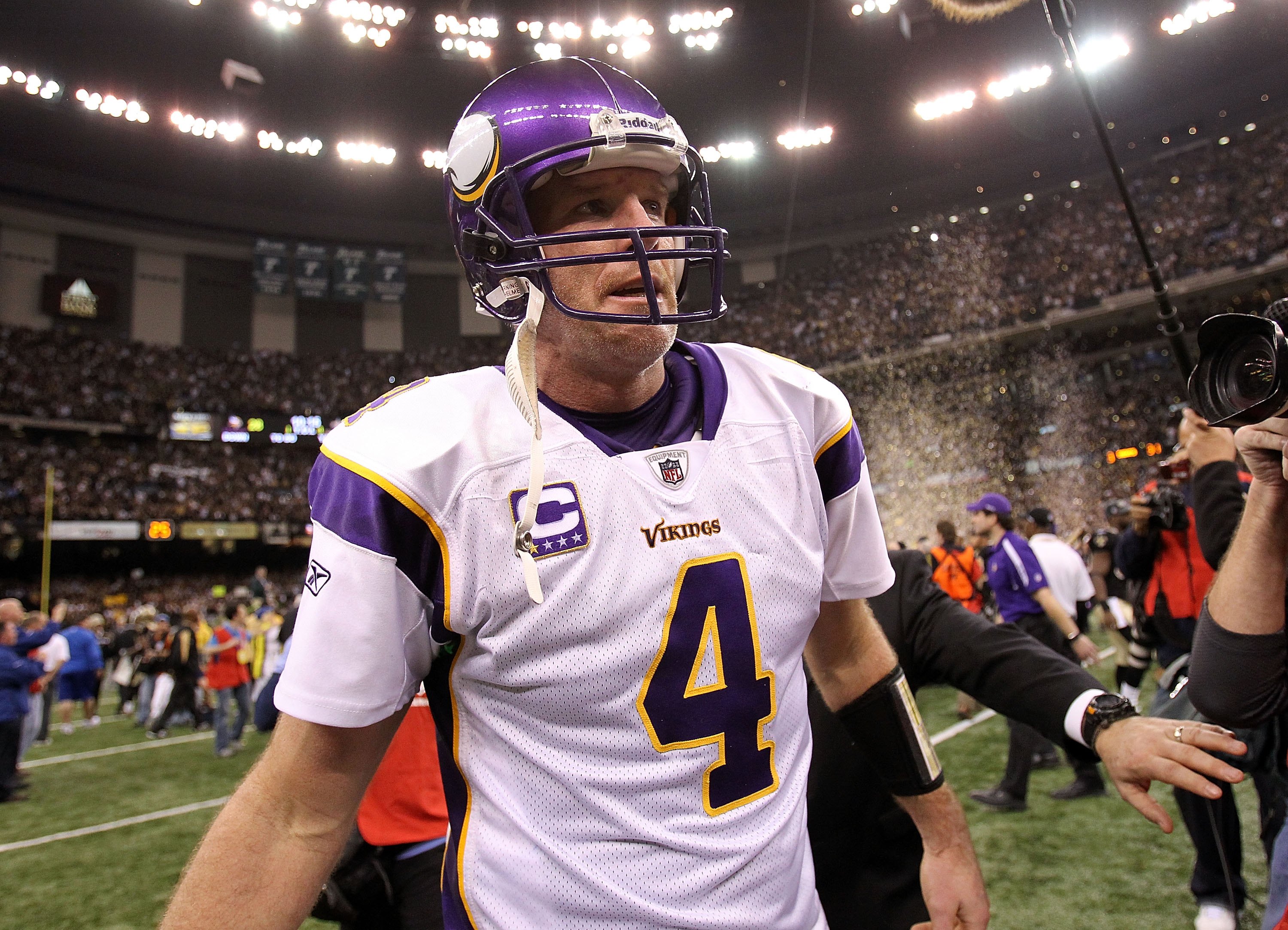 Brett Favre strongarms Minnesota Vikings' run to NFC Championship