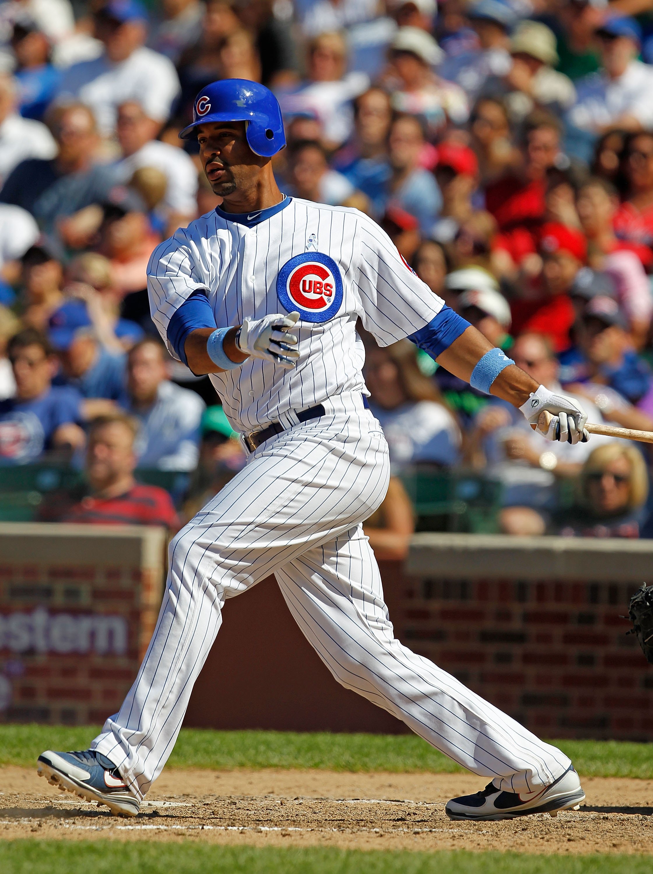 CHICAGO - JUNE 20: Derrek Lee #25 of the Chicago Cubs hits the ball against the Los Angeles Angels of Anaheim at Wrigley Field on June 20, 2010 in Chicago, Illinois. The Cubs defeated the Angels 12-1. (Photo by Jonathan Daniel/Getty Images)