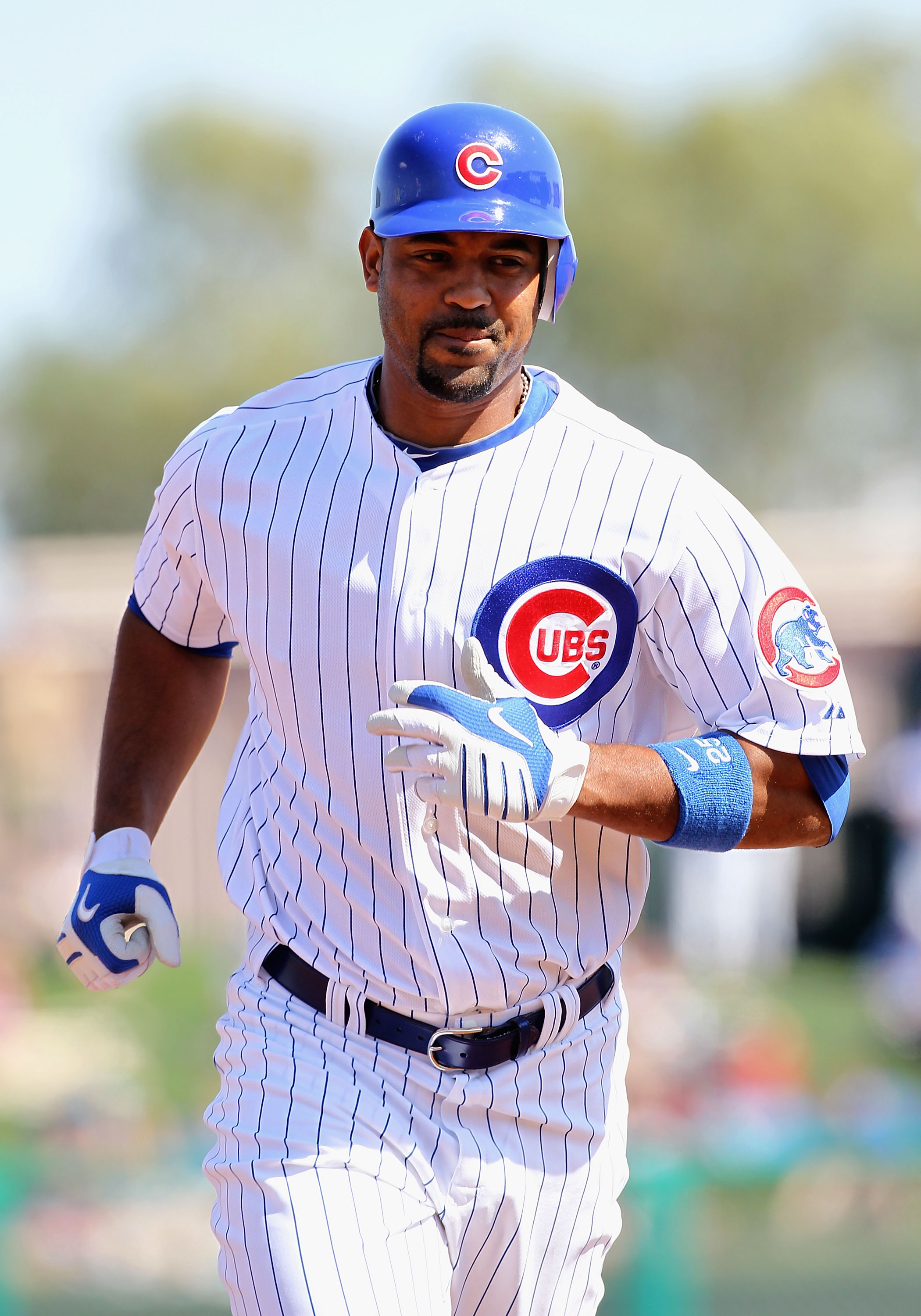 Braves acquire 1B Derrek Lee from Cubs - The San Diego Union-Tribune