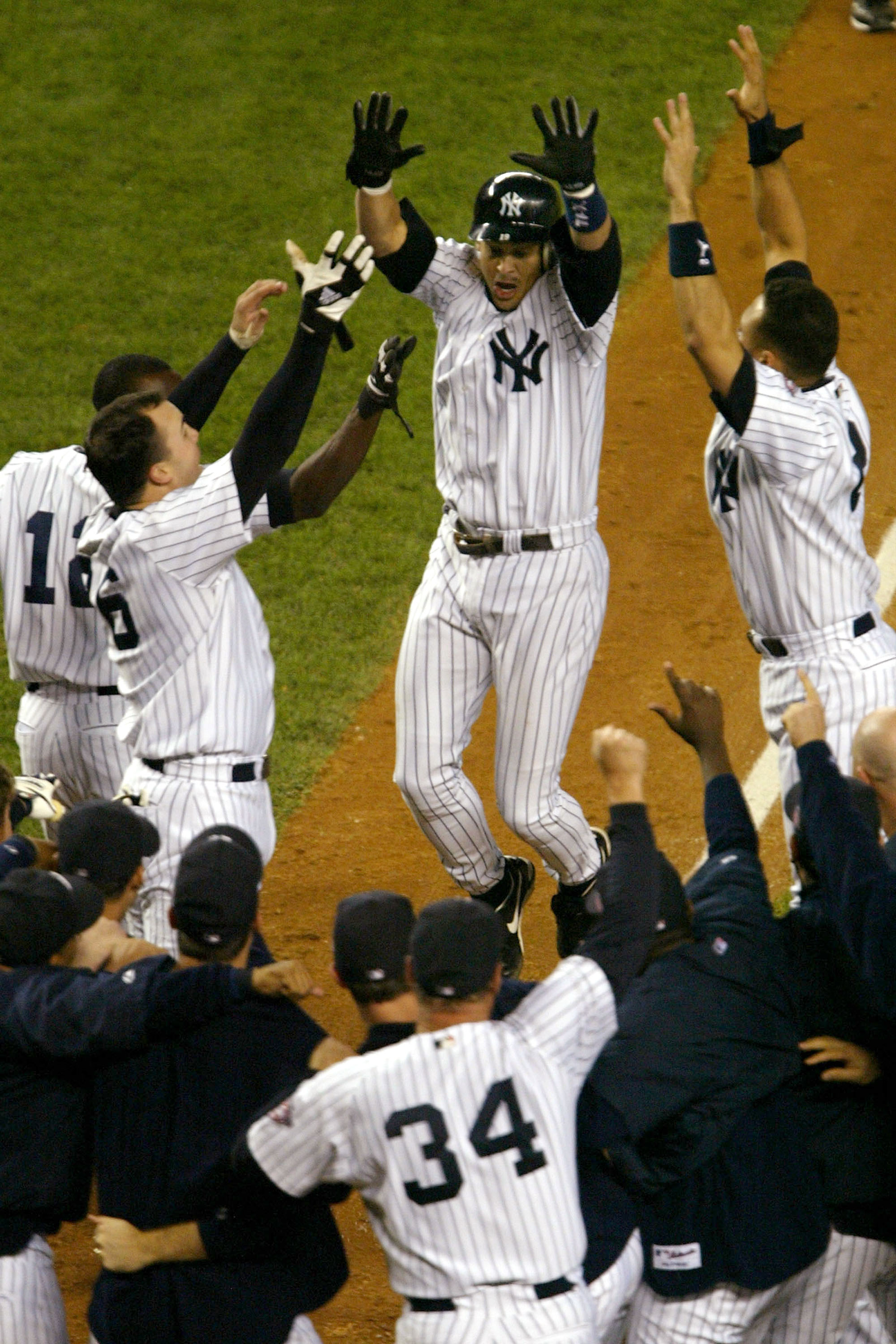 Aaron Boone walk-off HR 2003 ALCS, On this day in 2003, Aaron Boone hit an  11th-inning walk-off homer to clinch the pennant and send the Yankees to  the World Series!