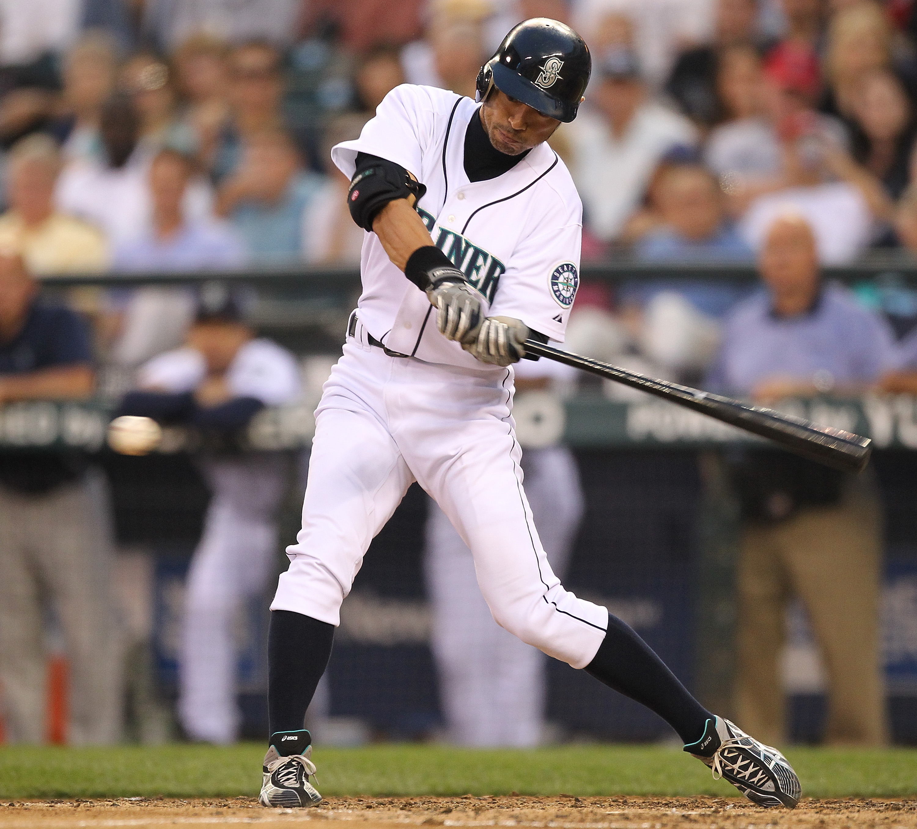 In 2004, Ichiro batted .400 over more consecutive at bats than Williams did  in 1941. : r/baseball