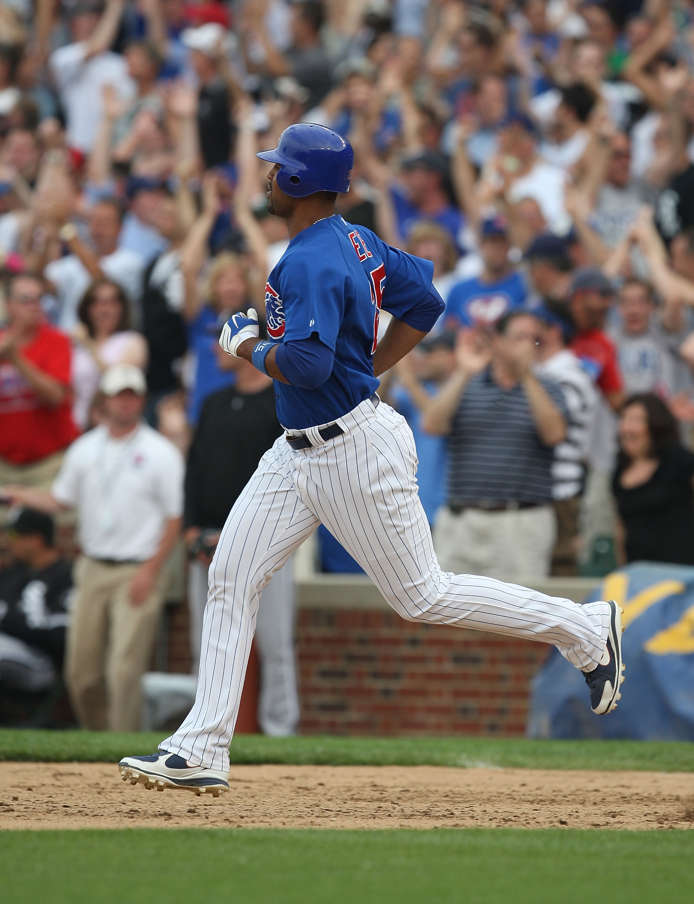 CHICAGO - JUNE 18: Derrek Lee #25 of the Chicago Cubs runs the bases after hitting a three-run home run in the 8th inning against the Chicago White Sox on June 18, 2009 at Wrigley Field in Chicago, Illinois. The Cubs defeated the White Sox 6-5. (Photo by