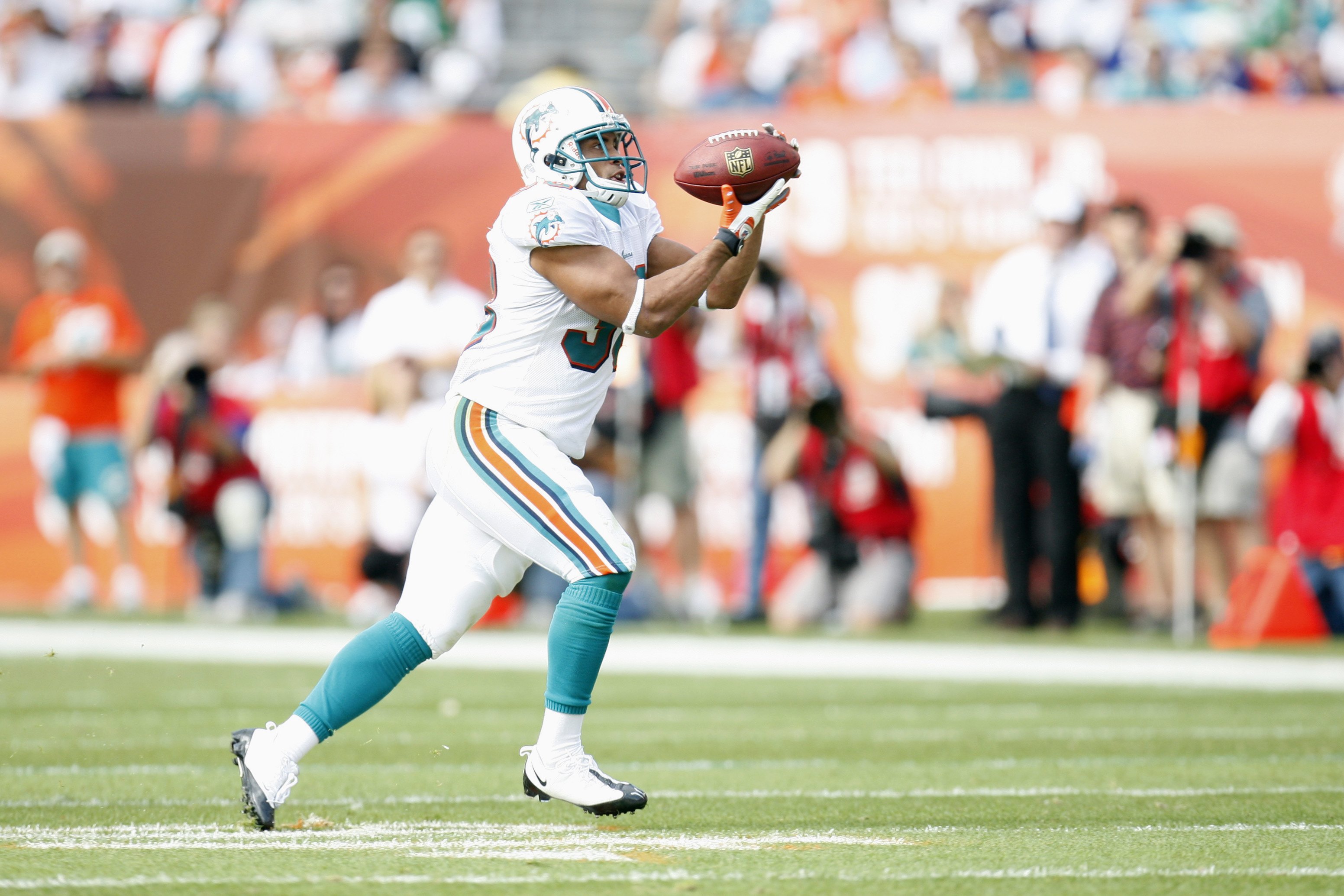 Photo: Miami Dolphins Joey Haynos and Chad Henne (7) react after