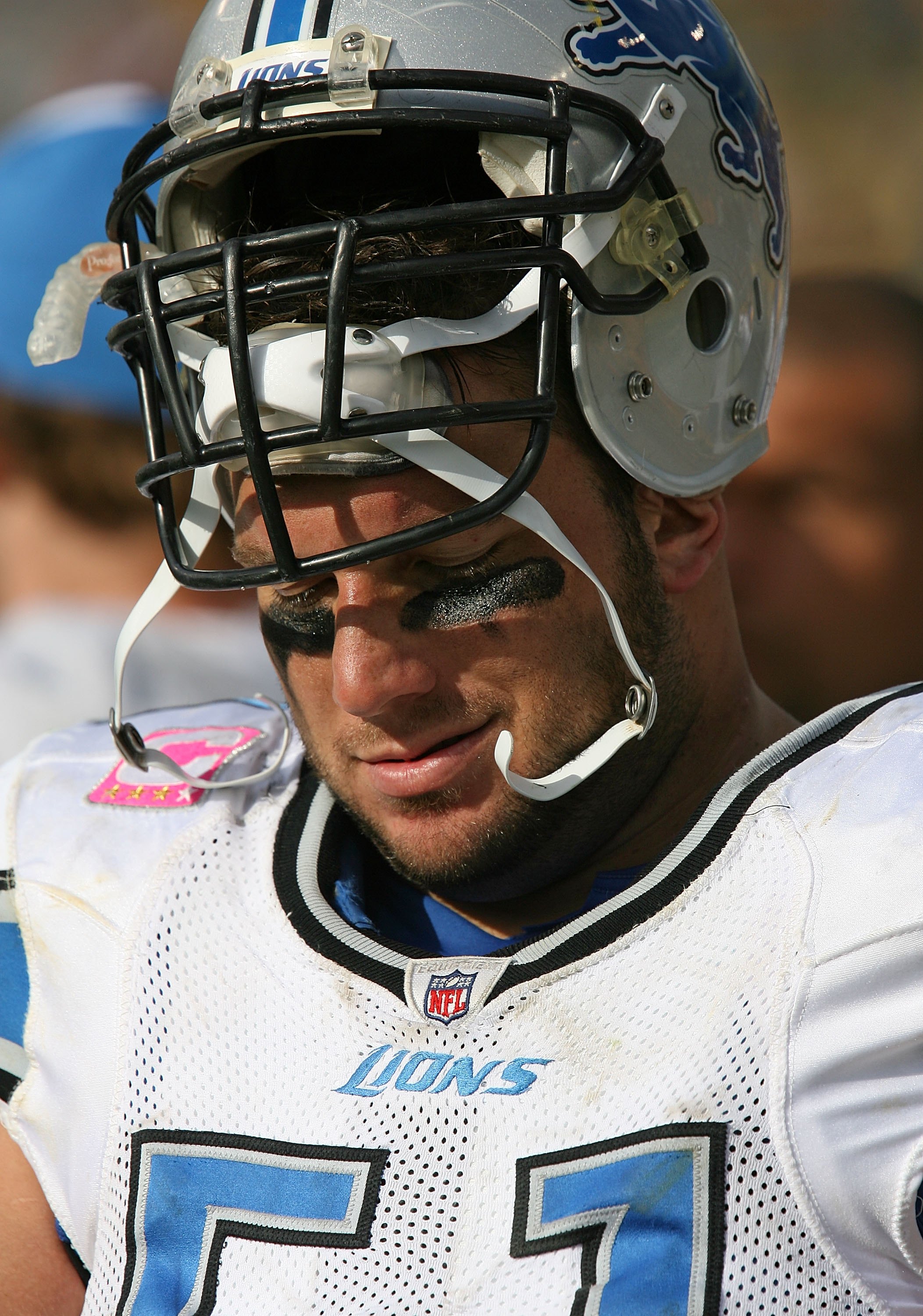 GREEN BAY, WI - OCTOBER 18: Dominic Raiola #51 of the Detroit Lions walks the bench area during a game against the Green Bay Packers at Lambeau Field on October 18, 2009 in Green Bay, Wisconsin. The Packers defeated the Lions 26-0. (Photo by Jonathan Dani