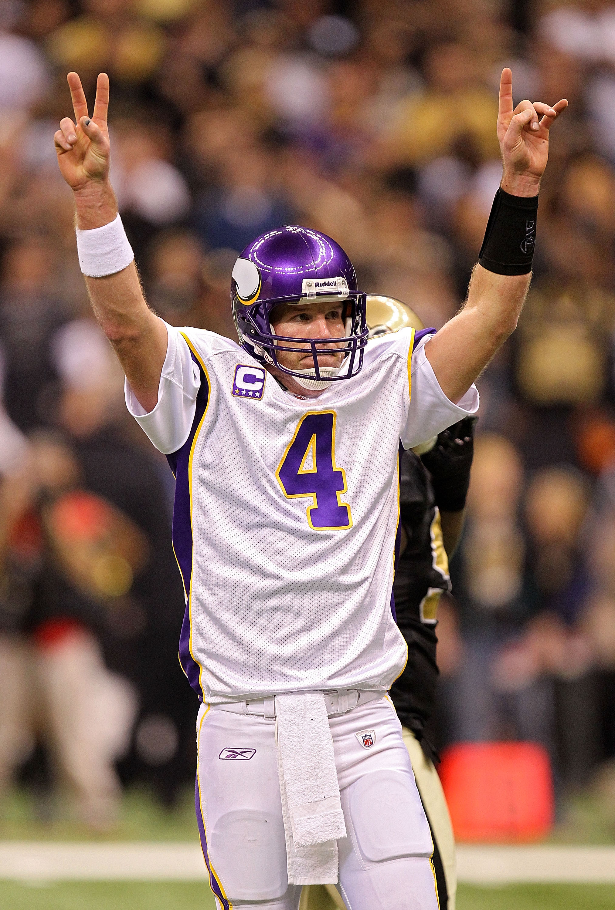 Photo: Minnesota Vikings quarterback Brett Favre reacts after throwing his  500th career touchdown pass at New Meadowlands Stadium in New Jersey -  NYP20101011113 