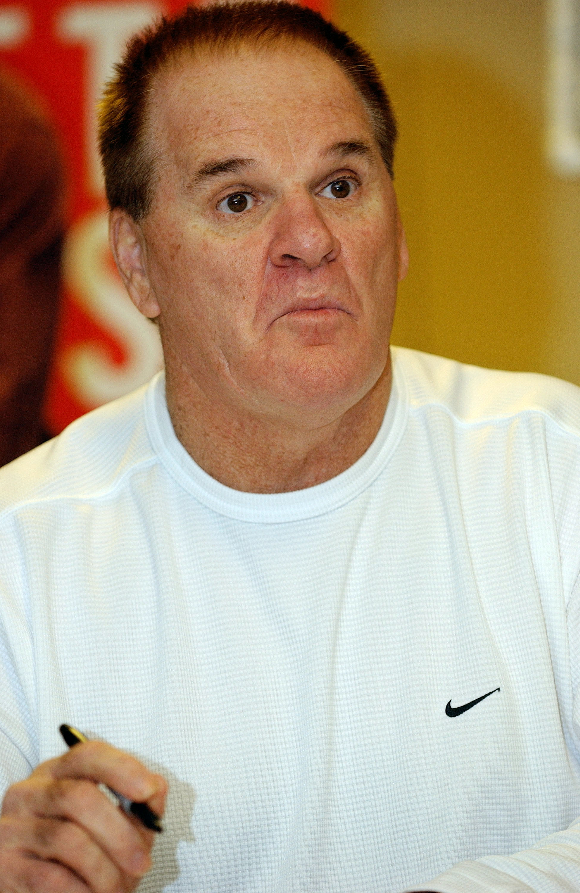 RIDGEWOOD, NJ - JANUARY 8:  Baseball great Pete Rose looks up at a fan during his appearance at Bookends bookstore to autograph his new book 'Pete Rose  My Prison Without Bars' January 8, 2004 in Ridgewood, New Jersey.  (Photo by Stephen Chernin/Getty Ima