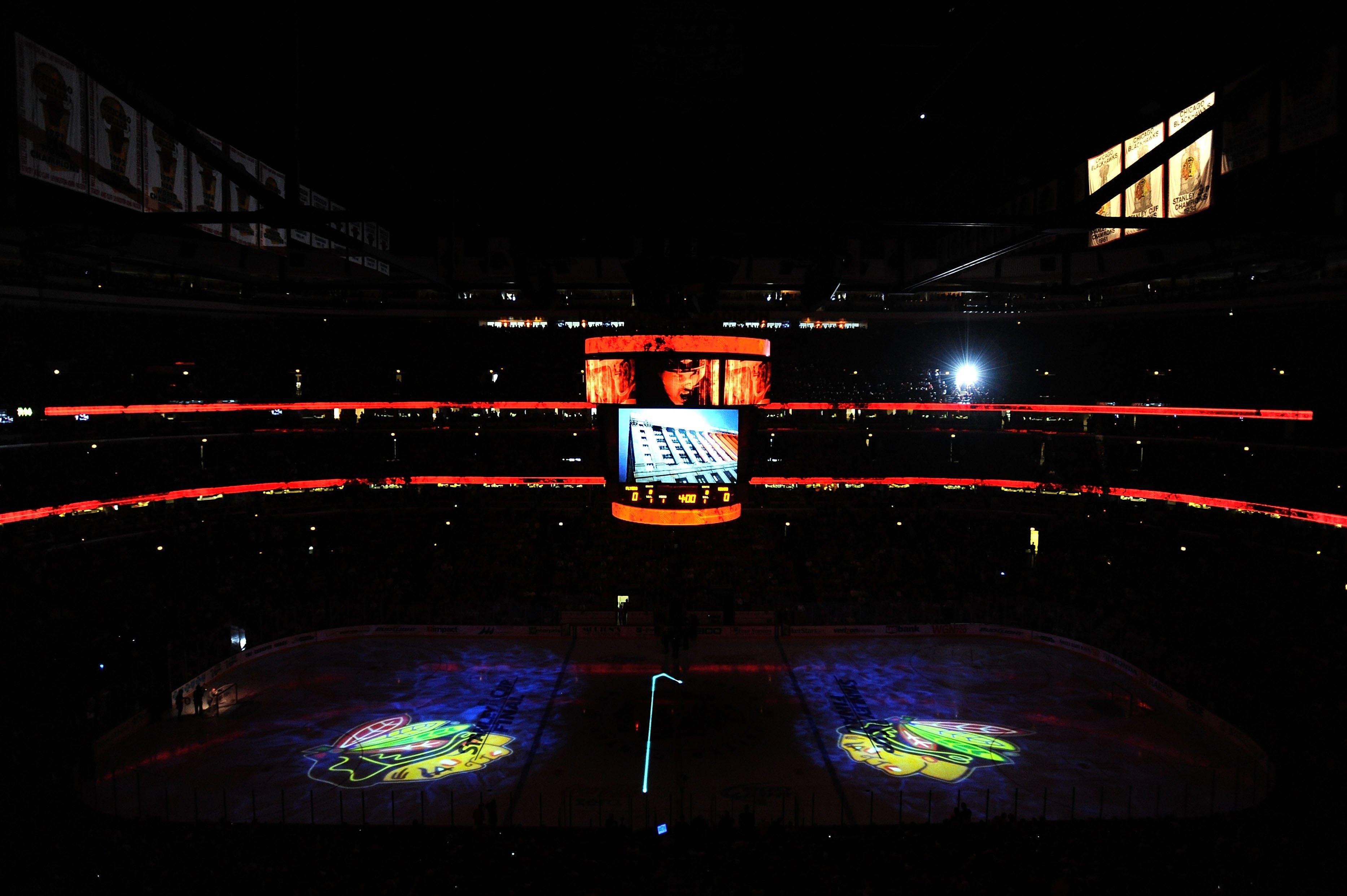CHICAGO - MAY 31:  A general view inside the United Center before Game Two of the 2010 NHL Stanley Cup Final between the Chicago Blackhawks and the Philadelphia Flyers on May 31, 2010 in Chicago, Illinois.  (Photo by Michael Heiman/Getty Images)