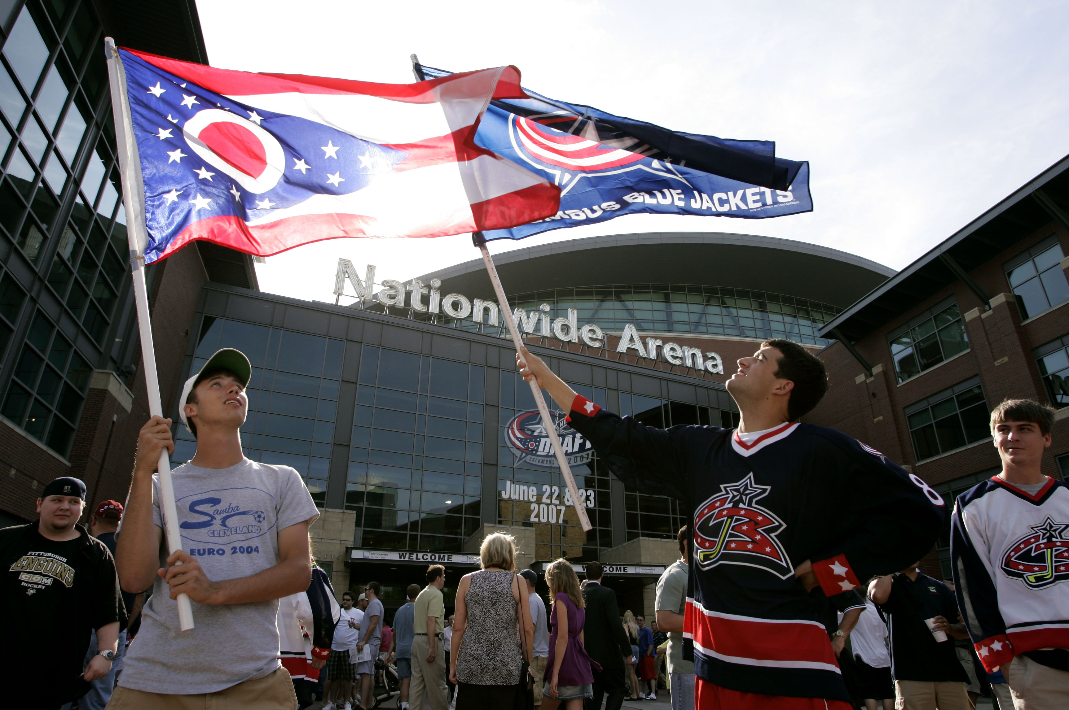 COLUMBUS, OH - JUNE 22:  Fans of the Columbus Blue Jackets wave flags prior to first round of the 2007 NHL Entry Draft outside of Nationwide Arena on June 22, 2007 in Columbus, Ohio.  (Photo by Jamie Sabau/Getty Images)