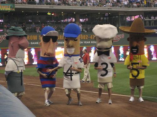 I picked my seat for the Milwaukee Brewers game based on getting the best  possible view of the Racing Sausages. Was not disappointed! Lunch…