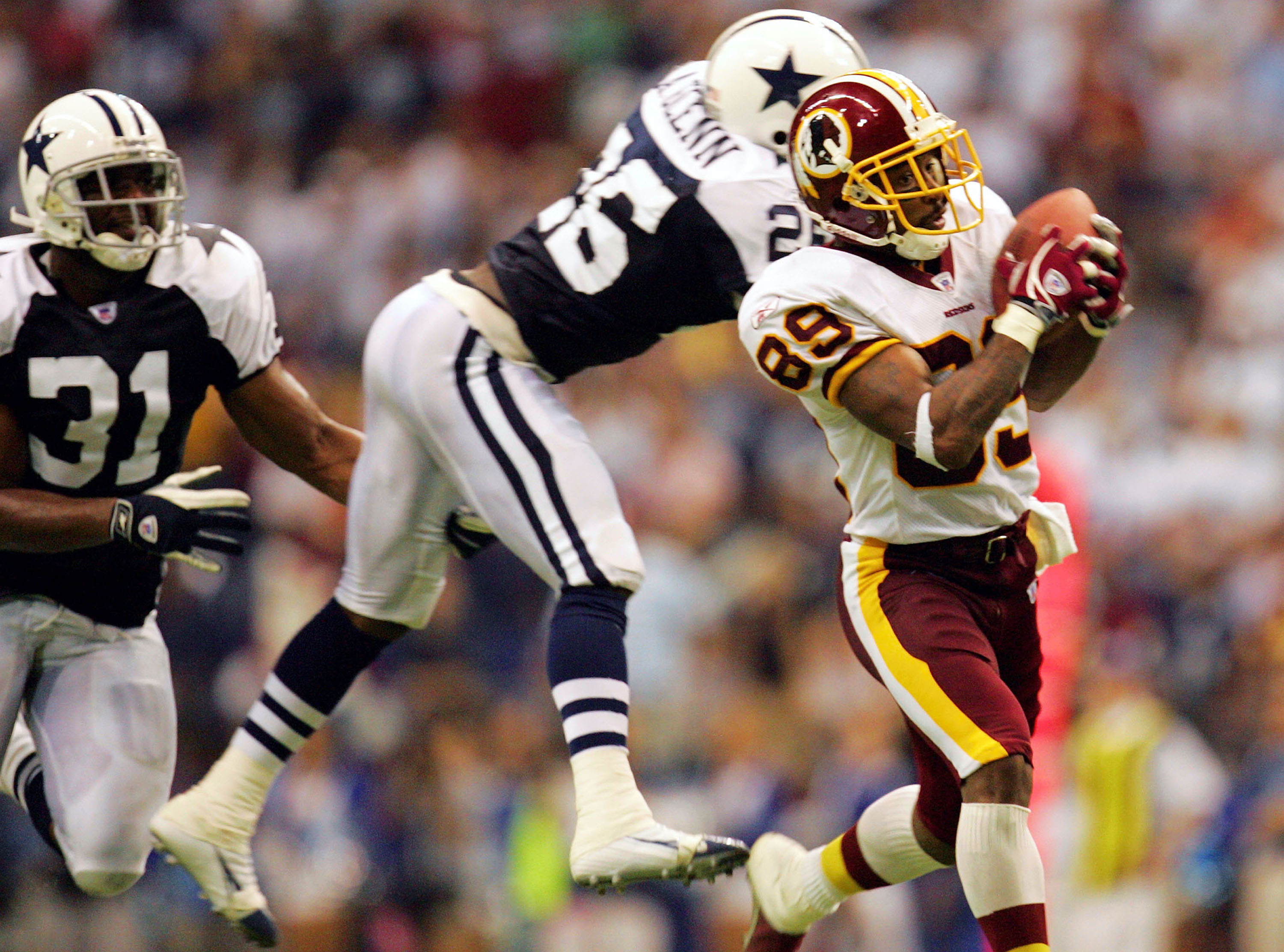 Redskins WR Santana Moss (89) in action during the Indianapolis Colts vs.  Washington Redskins preseason NFL football game. The Redskins defeat the  Colts 30 - 17 Stock Photo - Alamy