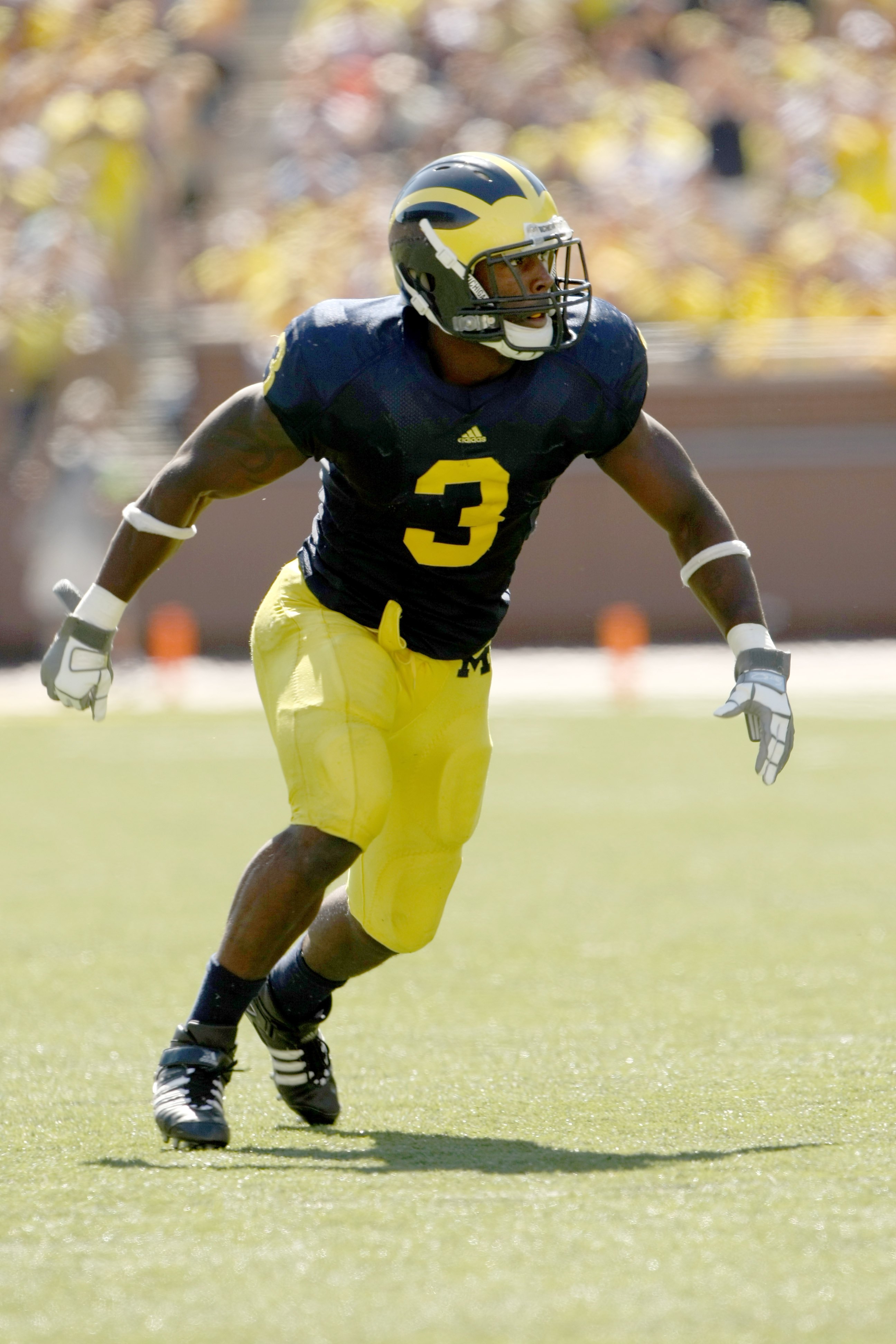 ANN ARBOR, MI - SEPTEMBER 19:  Linebacker Stevie Brown #3 of the Michigan Wolverines sets for a play against the Eastern Michigan Eagles at Michigan Stadium on September 19, 2009 in Ann Arbor, Michigan.  Michigan won 45-17.  (Photo by Stephen Dunn/Getty I