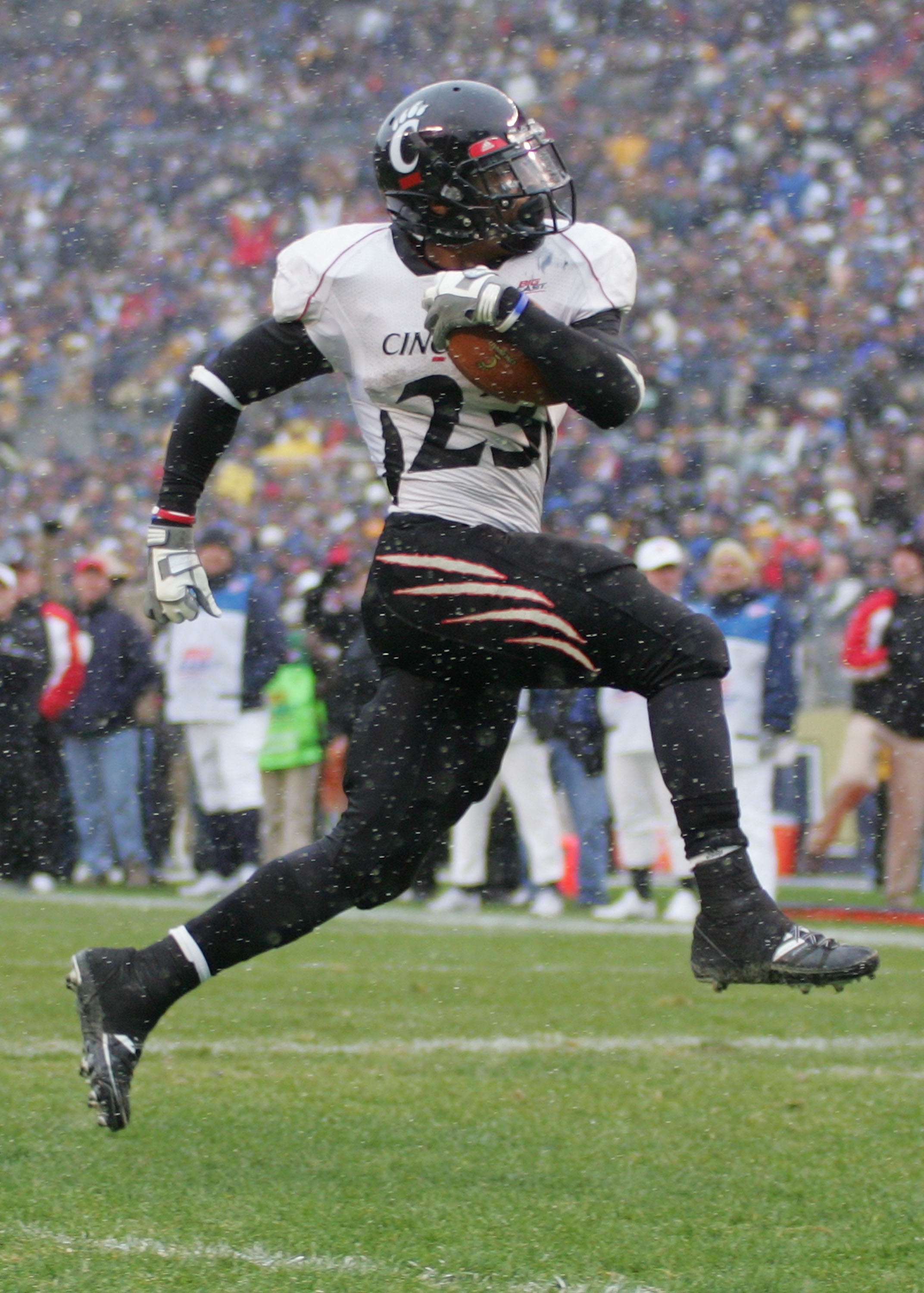 Cincinnati Bearcats: Five Reasons They Could Be National Champs In 2011 ...