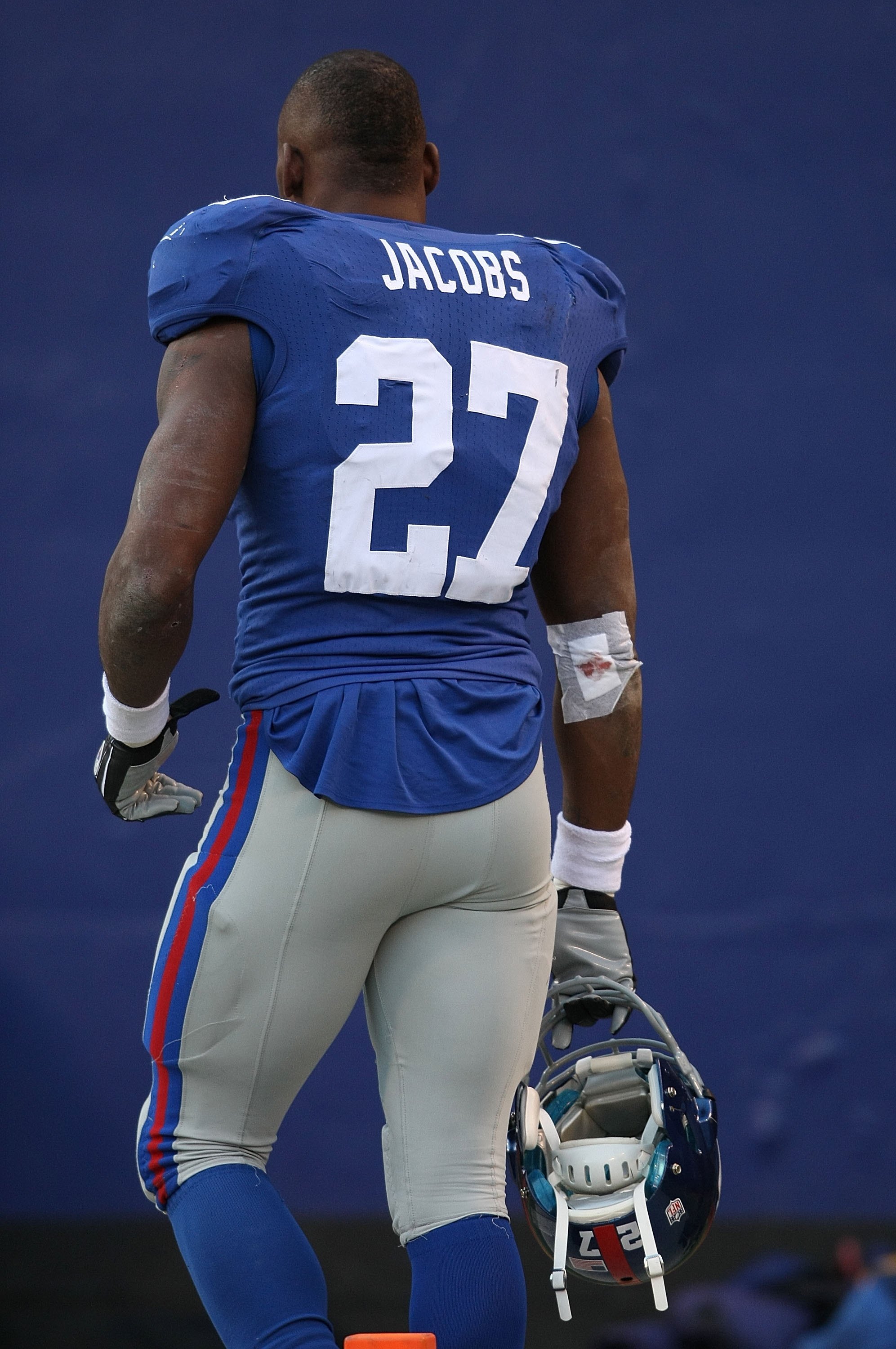 EAST RUTHERFORD, NJ - DECEMBER 27:  Brandon Jacobs #27 of the New York Giants against the Carolina Panthers at Giants Stadium on December 27, 2009 in East Rutherford, New Jersey.  (Photo by Nick Laham/Getty Images)