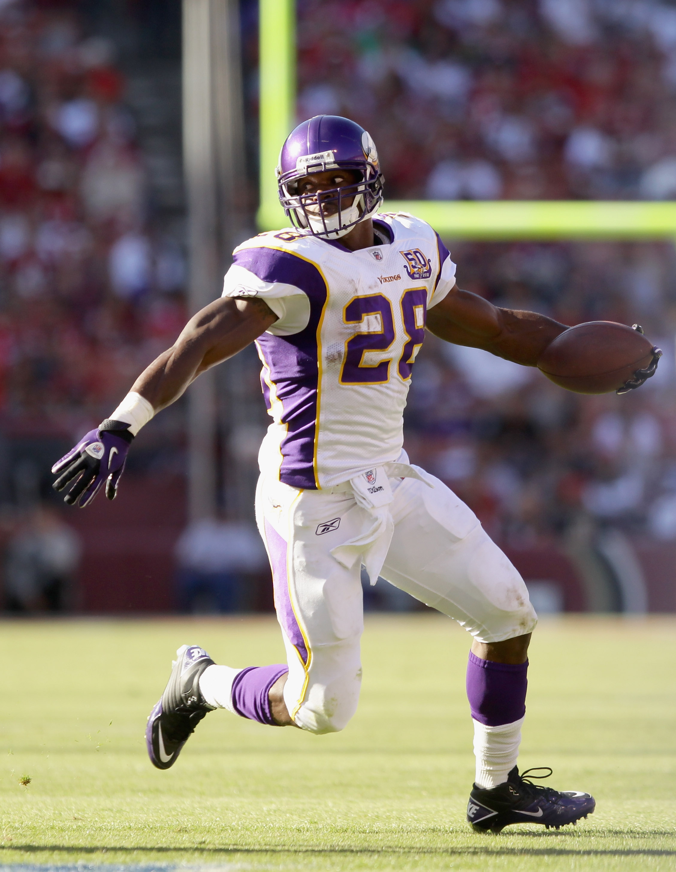 SAN FRANCISCO - AUGUST 22:  Adrian Peterson #28 of the Minnesota Vikings runs with the ball during their preseason game against the San Francisco 49ers at Candlestick Park on August 22, 2010 in San Francisco, California.  (Photo by Ezra Shaw/Getty Images)
