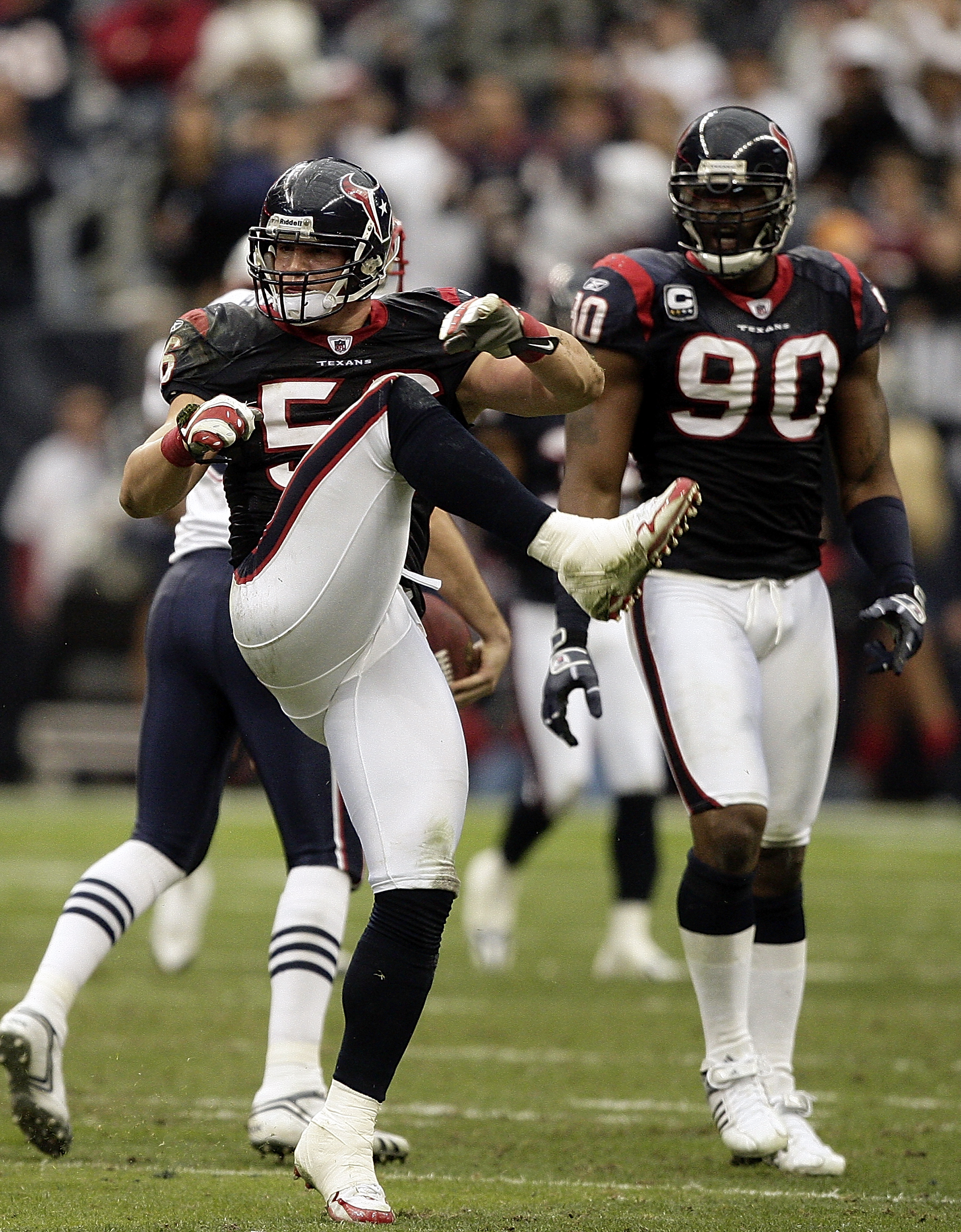 HOUSTON - JANUARY 03:  <Linebacker Brian Cushing #56 reacts after sacking New England quarterback Brian Hoyer at Reliant Stadium on January 3, 2010 in Houston, Texas.  (Photo by Bob Levey/Getty Images)
