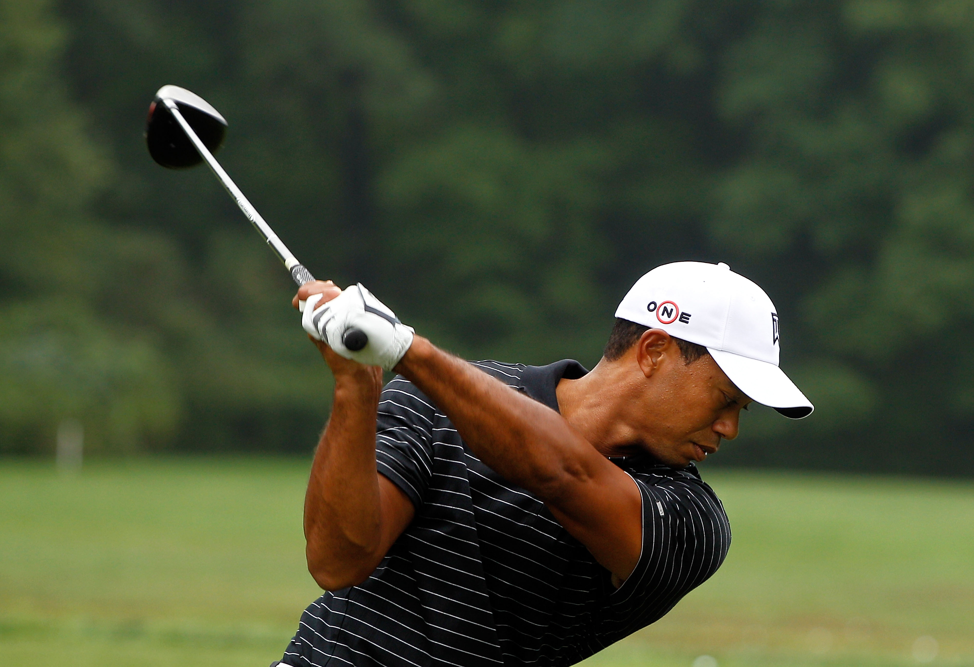 PARAMUS, NJ - AUGUST 25:  Tiger Woods hits a shot on the practice ground after the pro-am prior to the start of The Barclays at the Ridgewood Country Club on August 25, 2010 in Paramus, New Jersey.  (Photo by Scott Halleran/Getty Images)