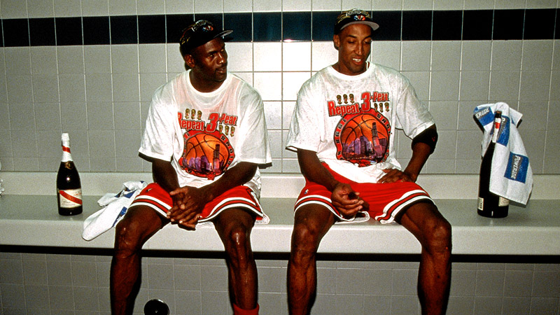 Chicago Bulls Repeat 3 Peat Dunk NBA T-Shirt in 2023