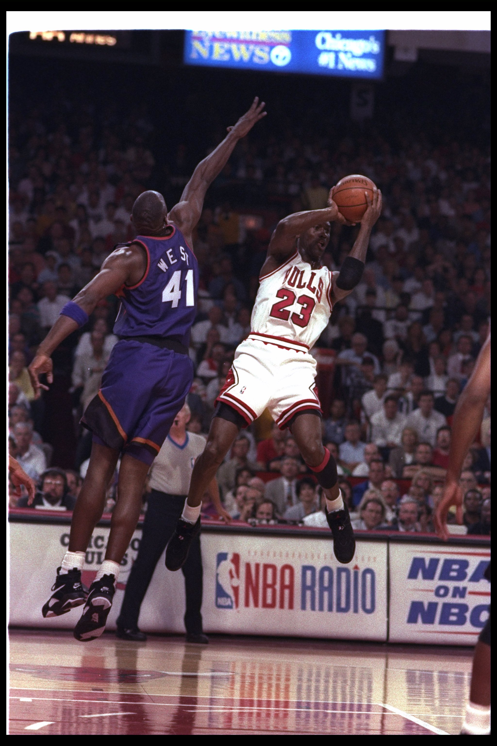 18 Jun 1993: Guard Michael Jordan of the Chicago Bulls (right) goes up for two during Game Five of the NBA finals against the Phoenix Suns at the United Center in Chicago, Illinois. The Suns won the game, 108-98.