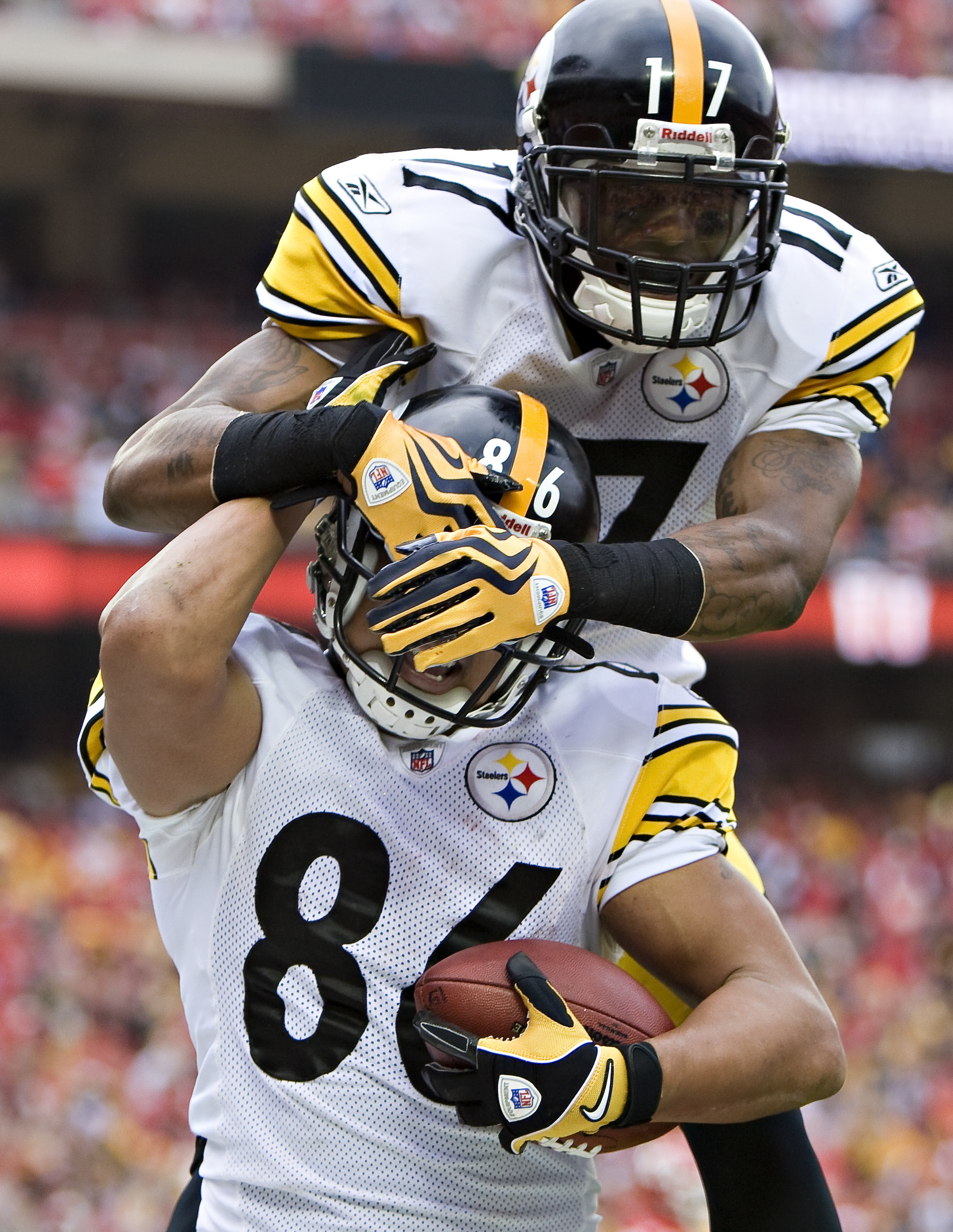 Pittsburgh Steelers Hines Ward (86) is tackled by Washington