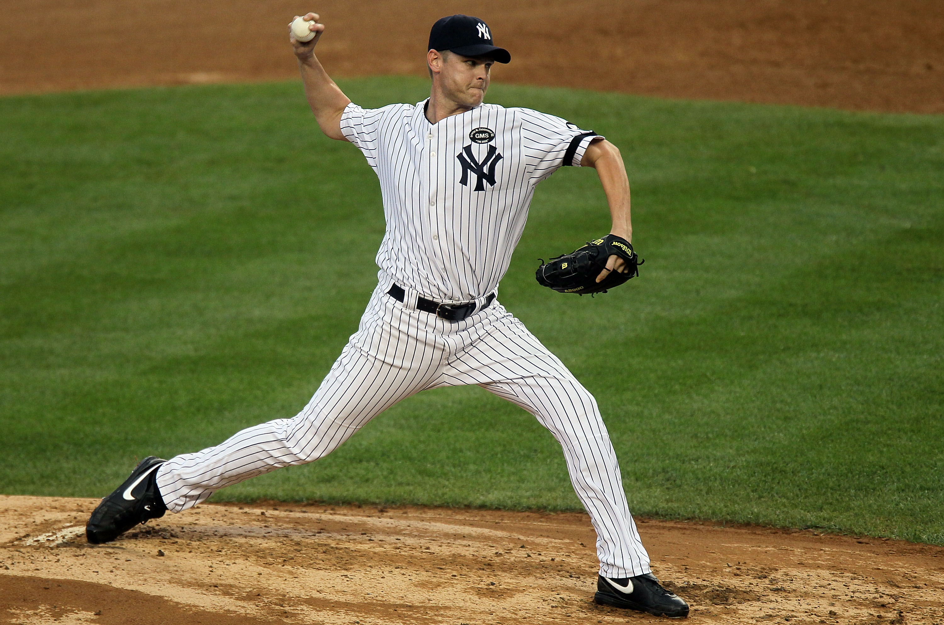 NEW YORK - AUGUST 22:  Kerry Wood #39 of the New York Yankees pitches against the Seattle Mariners on August 22, 2010 at Yankee Stadium in the Bronx borough of New York City.The Yankees defeated the Mariners 10-0.  (Photo by Jim McIsaac/Getty Images)