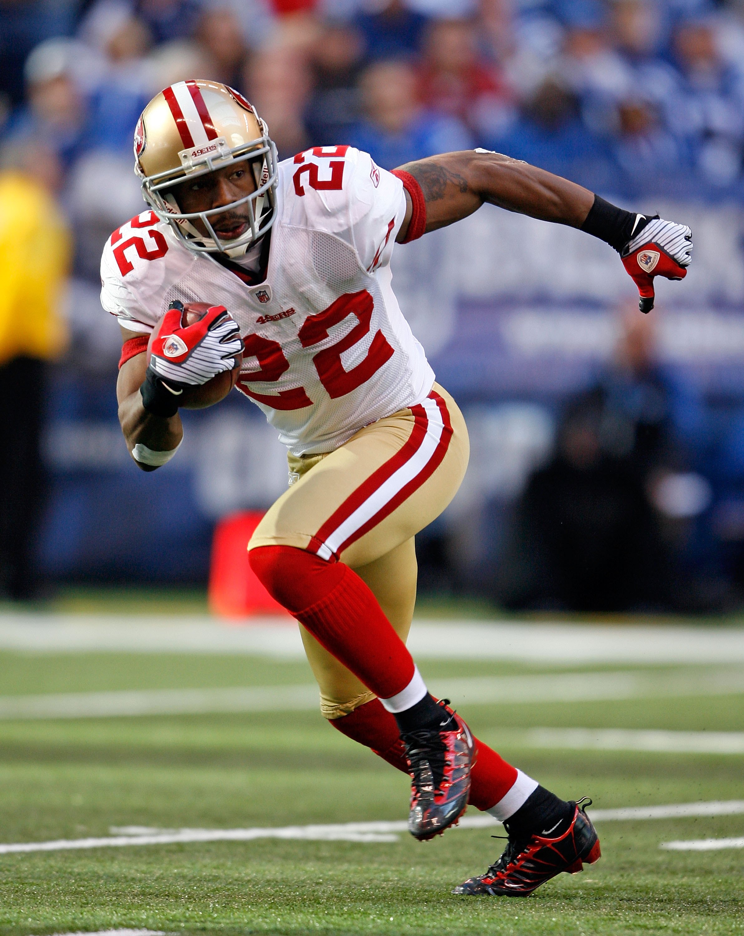 San Francisco 49ers WR Michael Crabtree (15) gains 19 yards on an Alex  Smith pass in the second quarter against the St. Louis Rams at Candlestick  Park in San Francisco on November